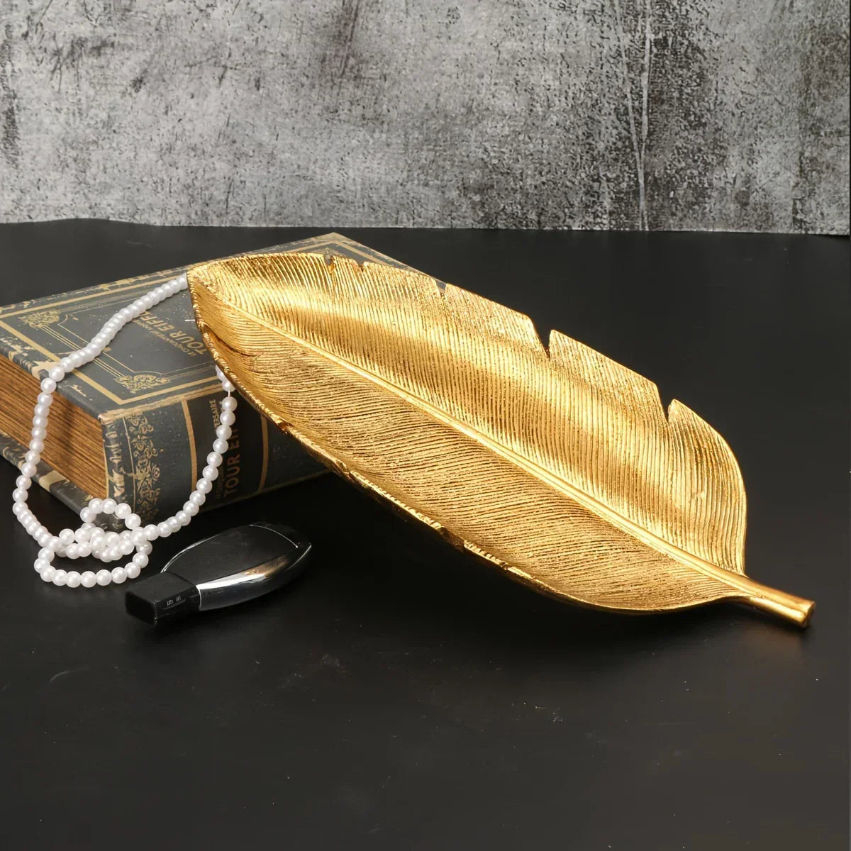 [Decorative Item] Decorative Item For Living Room Or Bedroom, Featuring A Single Leaf Design