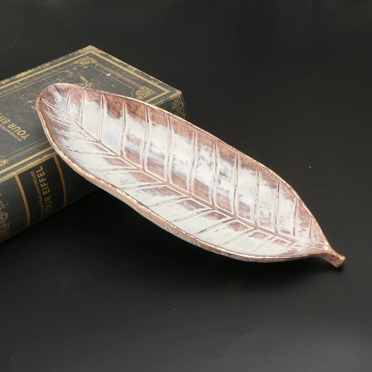 [Decorative Item] Decorative Item For Living Room Or Bedroom, Featuring A Single Leaf Design
