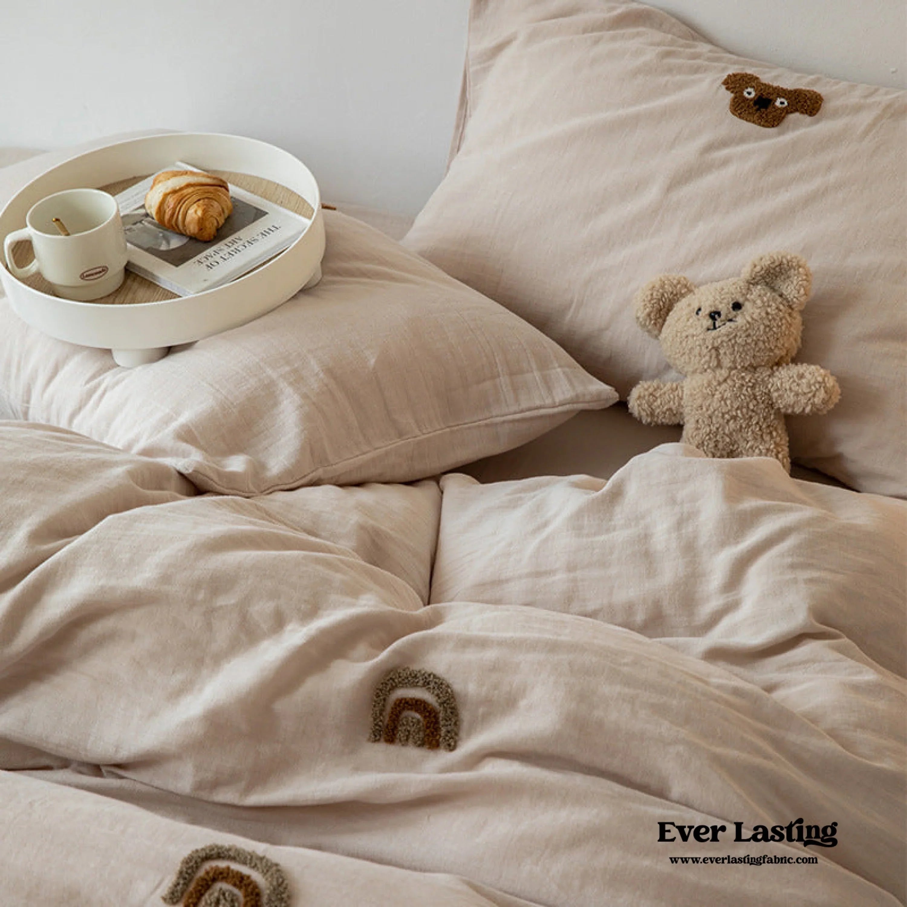Double Layered Embroidered White Bedding Set / Broccoli Ever Lasting