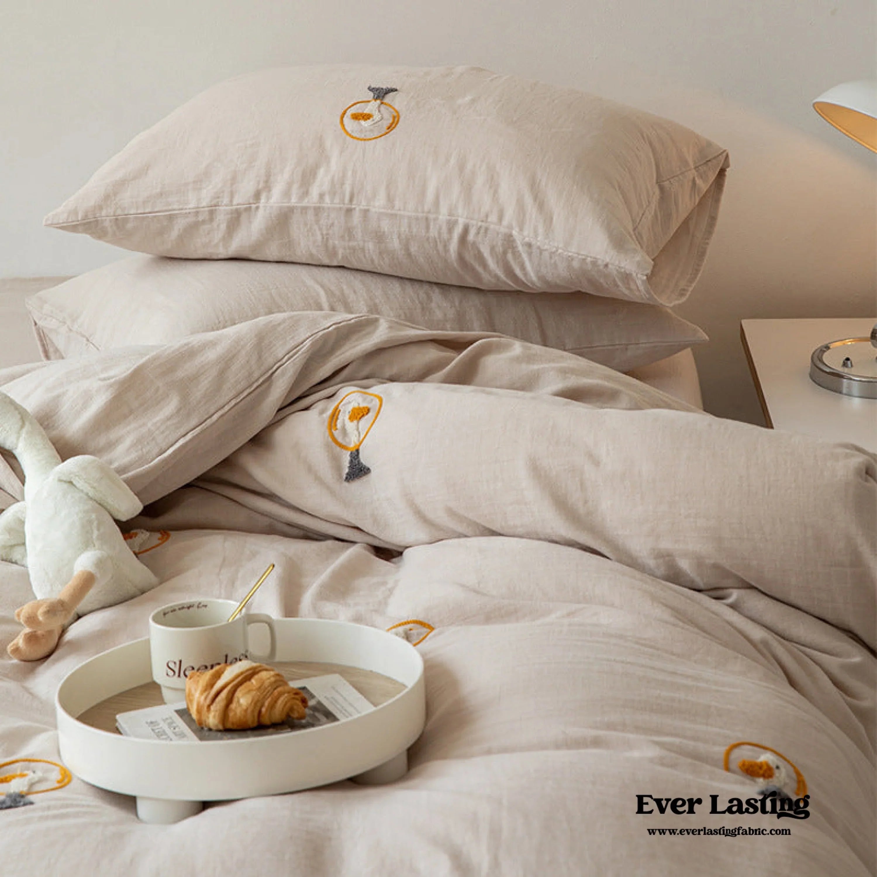 Double Layered Embroidered White Bedding Set / Broccoli Ever Lasting