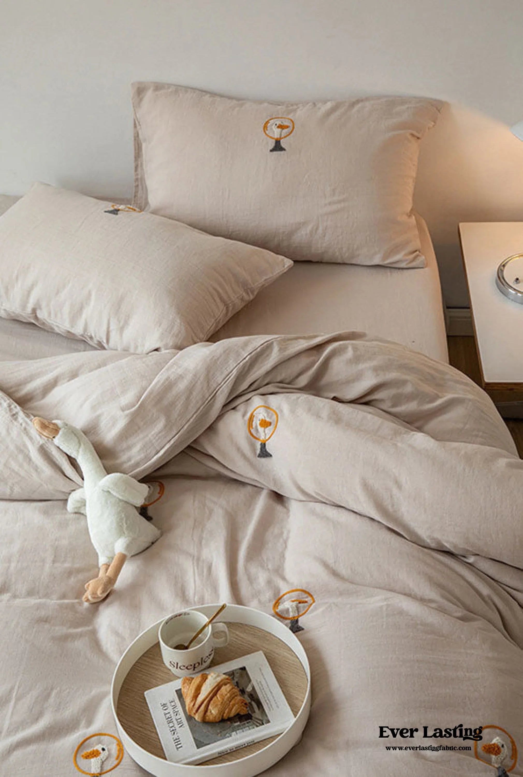 Double Layered Embroidered White Bedding Set / Broccoli Ever Lasting