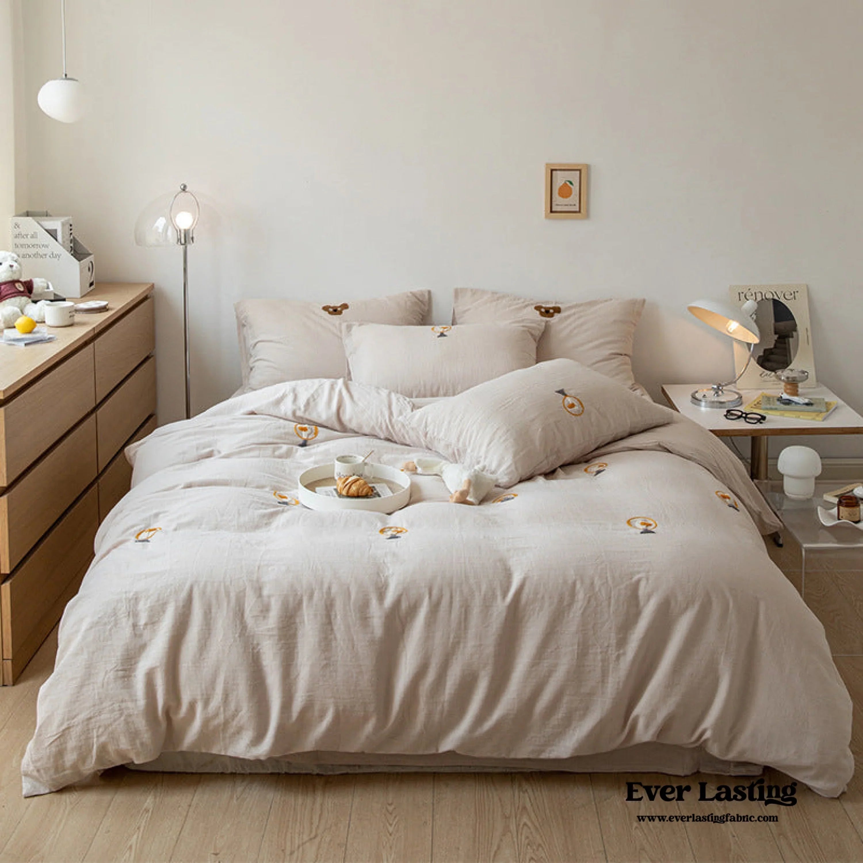 Double Layered Embroidered White Bedding Set / Broccoli Ever Lasting