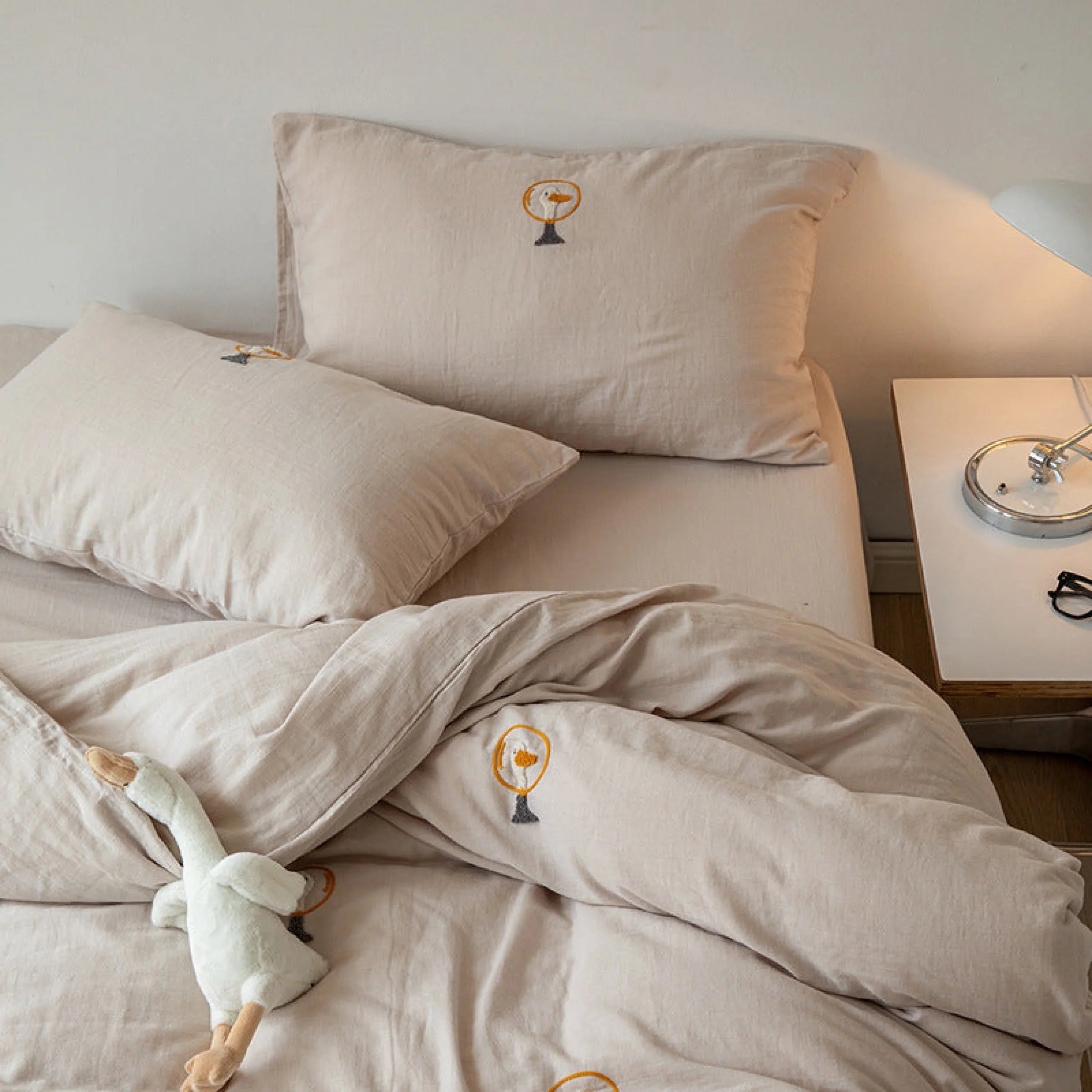Double Layered Embroidered White Bedding Set / Broccoli Ever Lasting