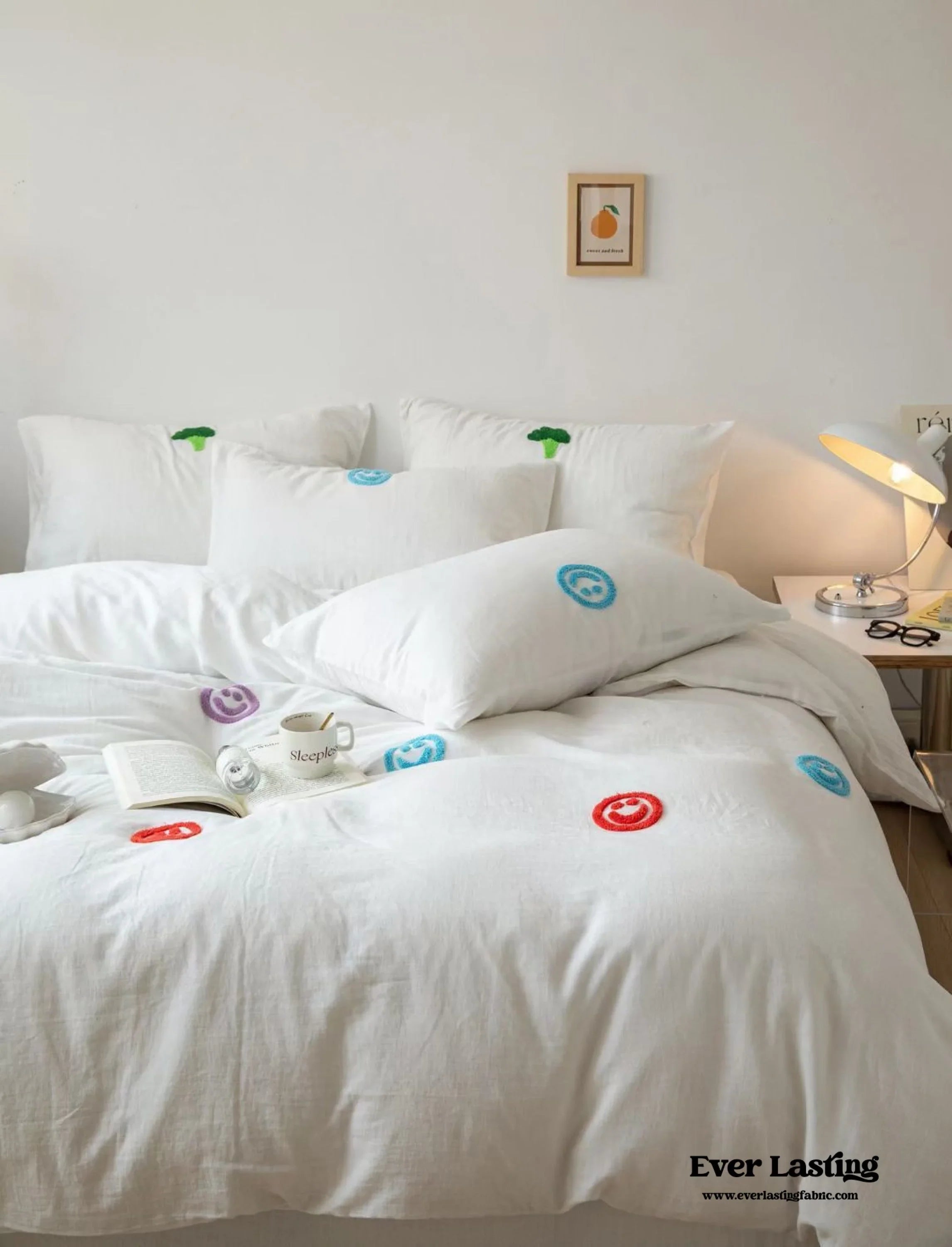 Double Layered Embroidered White Bedding Set / Happy Face Ever Lasting