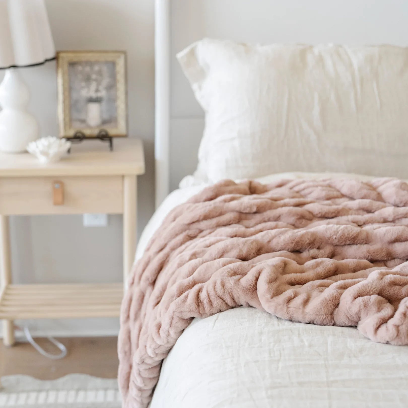 DOUBLE RUCHED FAUX FUR THROW BLANKETS