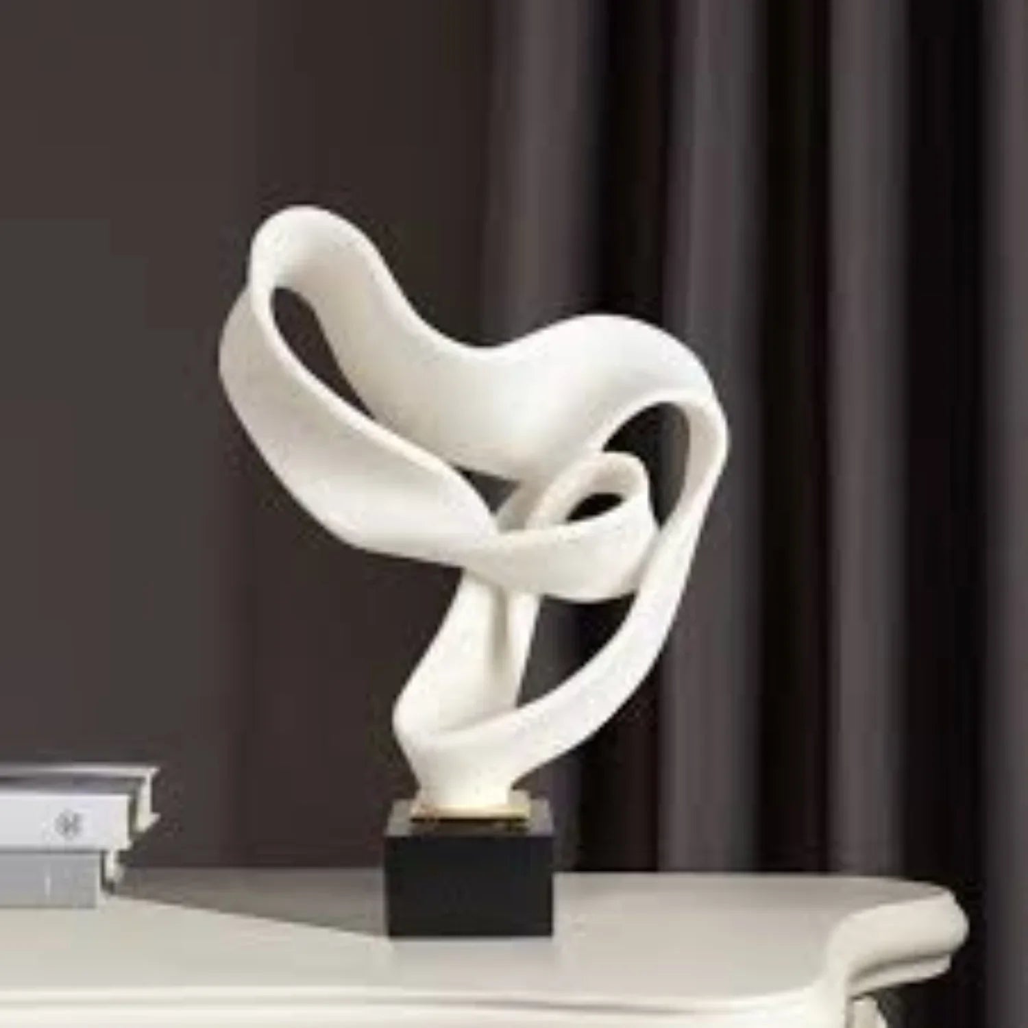 Modern Abstract Ribbon Sculpture – Luxury Resin Home Decor Ornament