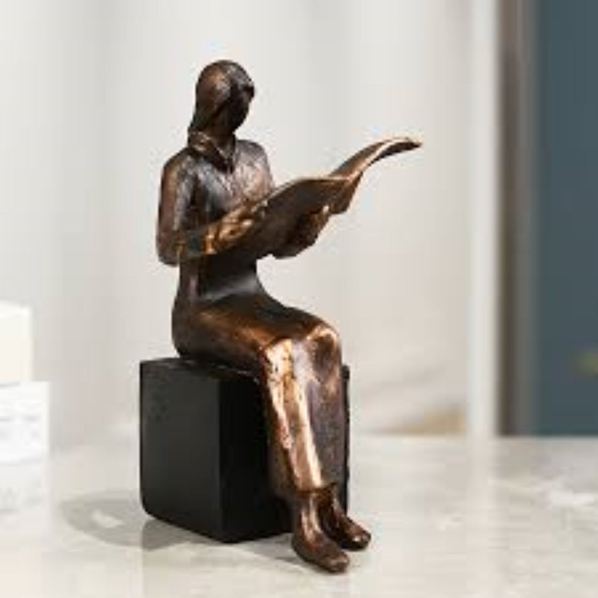 Small Reader Bookend Sculpture – Black Resin [[SKU:HOA-BKE-002]]