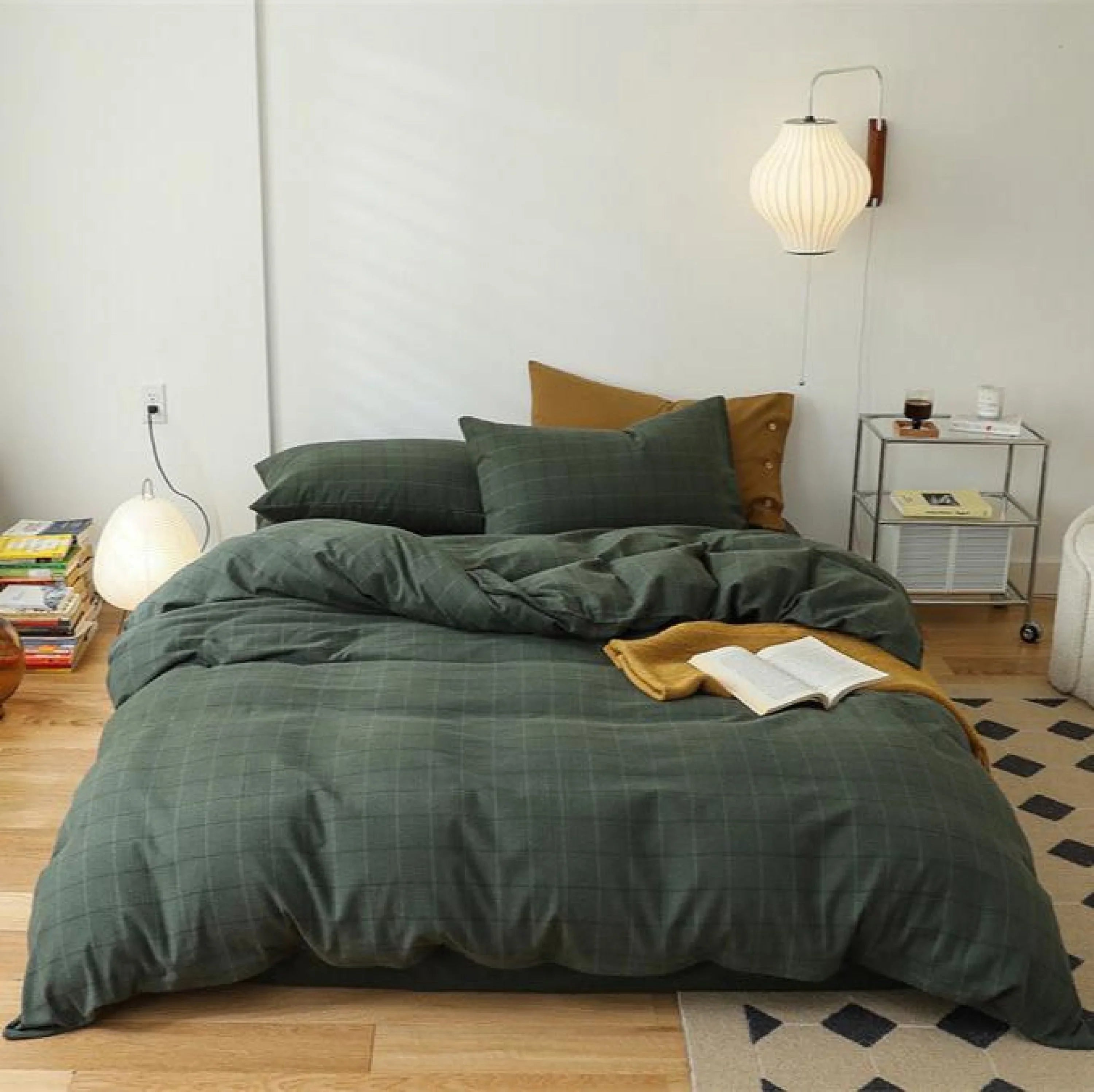 Eleanor Vintage Minimalist Plaid Bedding Set / Green Ever Lasting