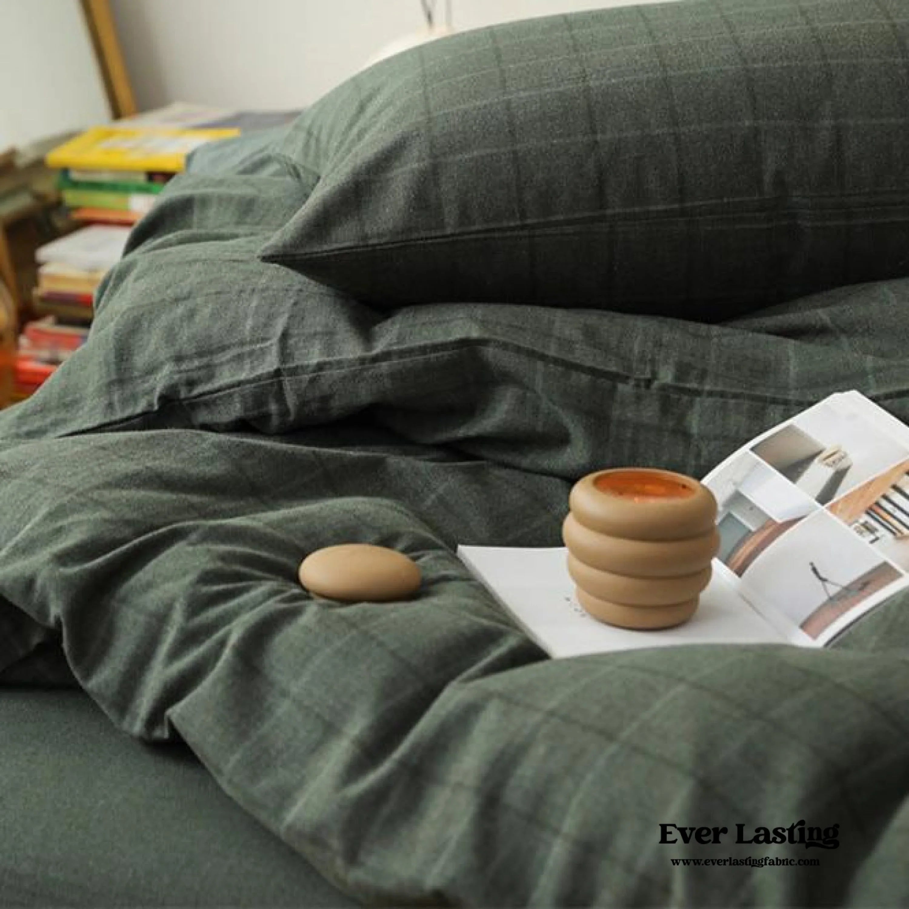 Eleanor Vintage Minimalist Plaid Bedding Set / Green Ever Lasting
