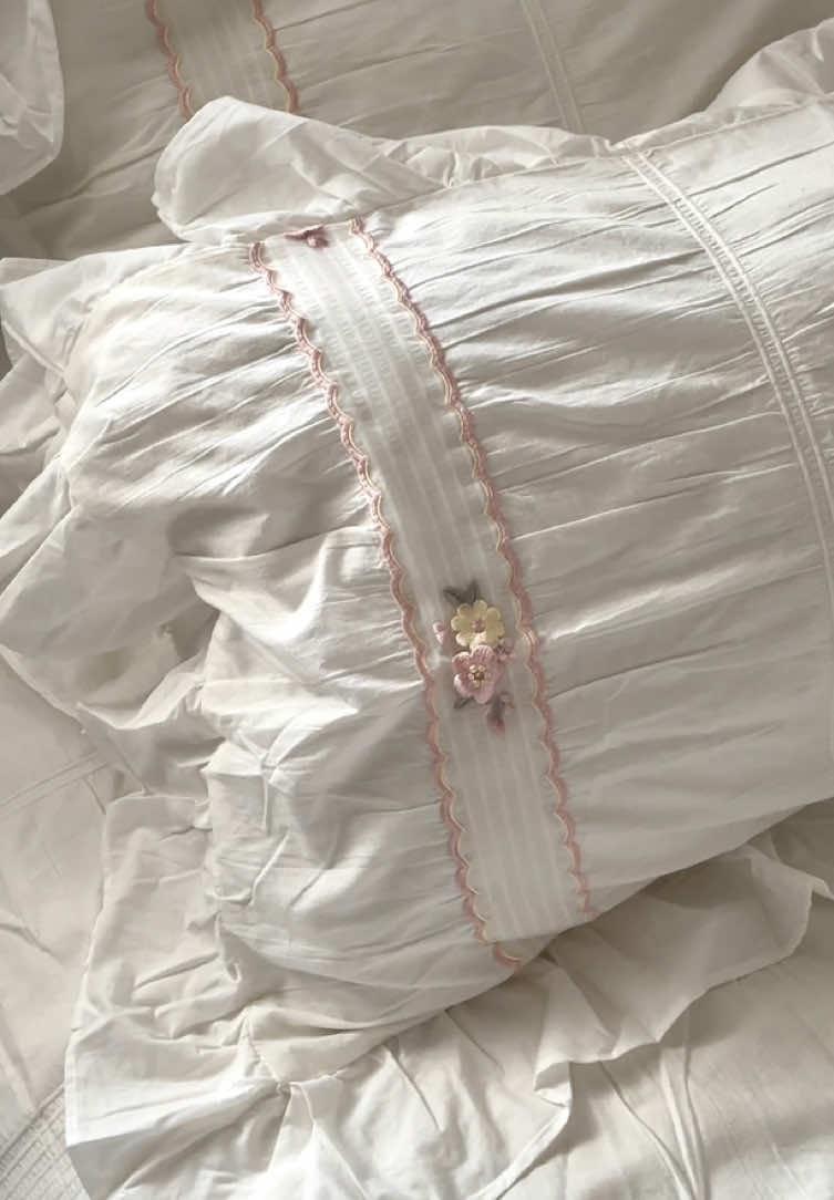 Embroidered Lace Ruffle Bedding Set / Pink Ever Lasting
