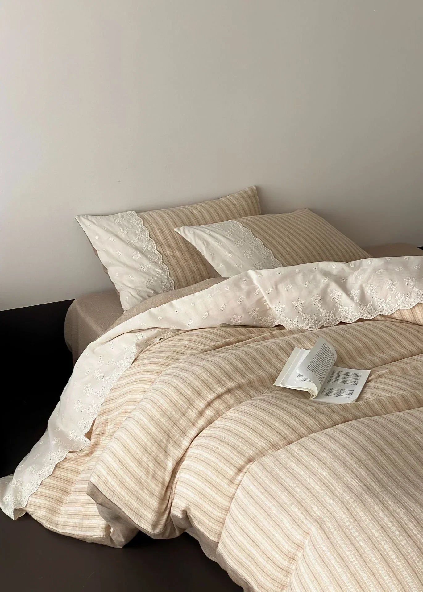 Florence Lace Double Gauze Striped Bedding Set / Beige Brown Ever Lasting