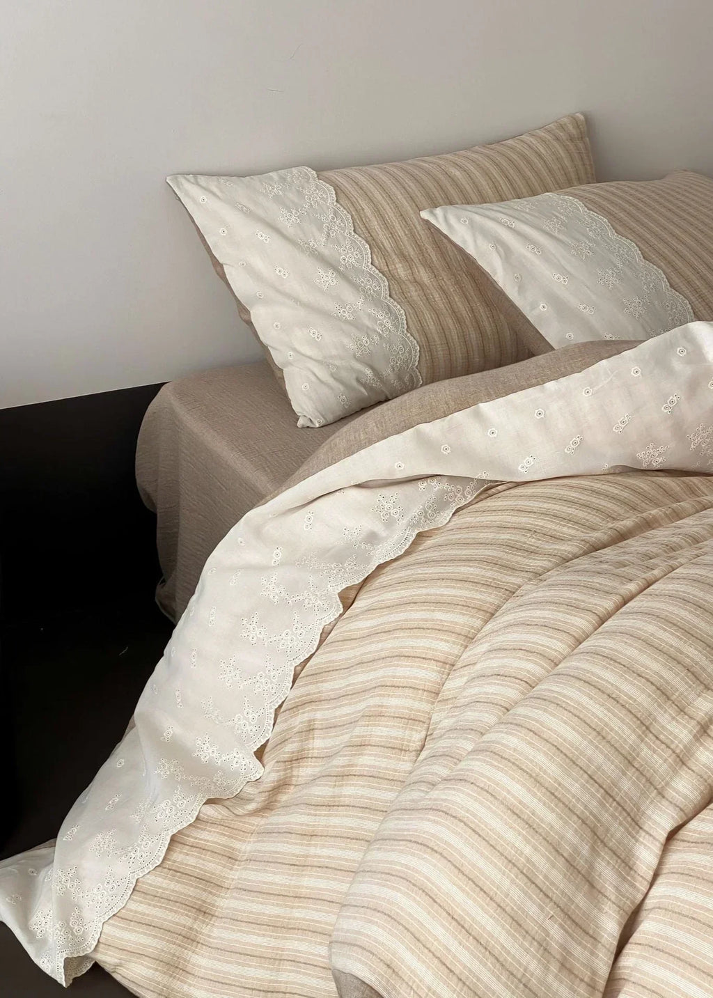 Florence Lace Double Gauze Striped Bedding Set / Beige Brown Ever Lasting