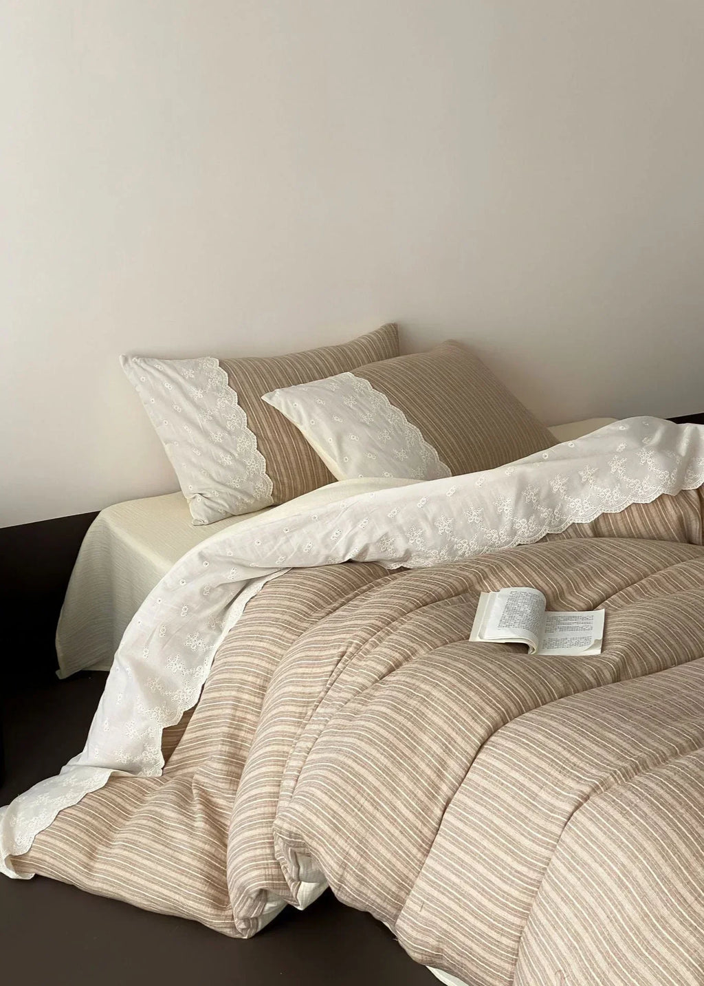 Florence Lace Double Gauze Striped Bedding Set / Beige Brown Ever Lasting