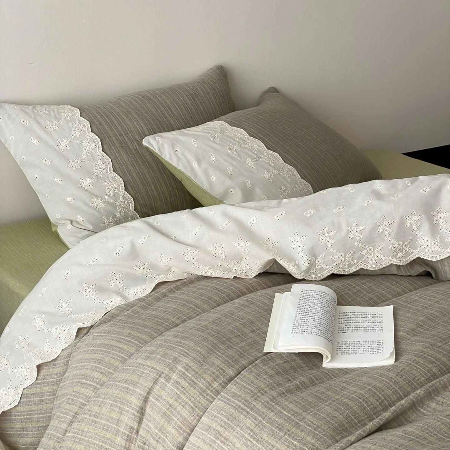 Florence Lace Double Gauze Striped Bedding Set / Beige Brown Ever Lasting