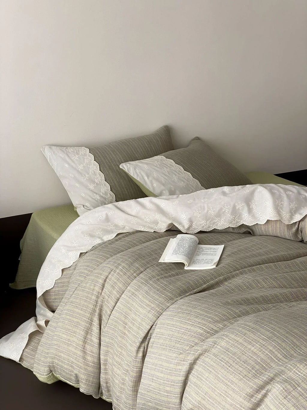 Florence Lace Double Gauze Striped Bedding Set / Beige Brown Ever Lasting