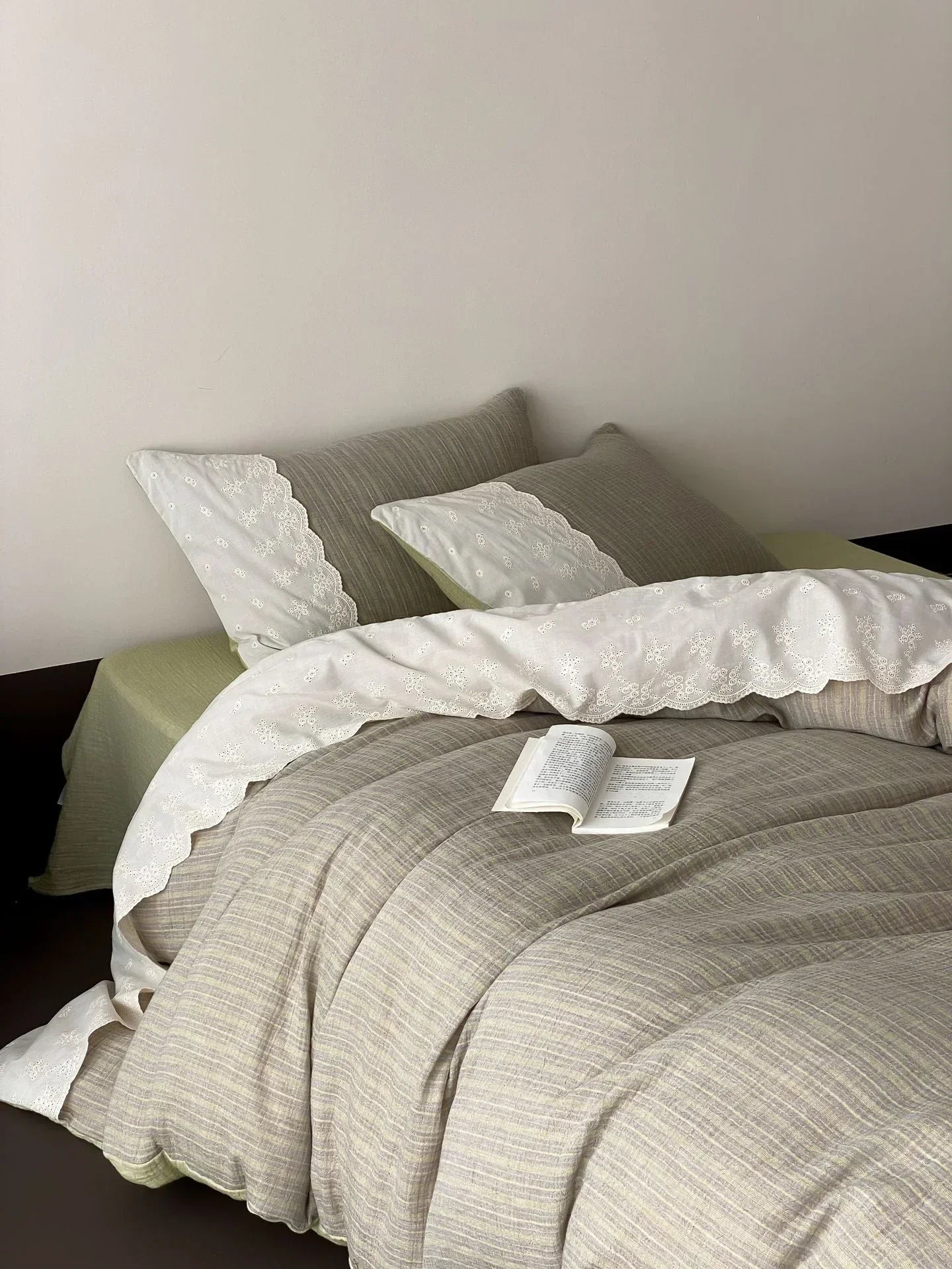 Florence Lace Double Gauze Striped Bedding Set / Beige Brown Ever Lasting