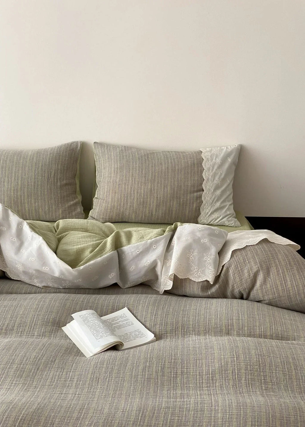 Florence Lace Double Gauze Striped Bedding Set / Beige Brown Ever Lasting