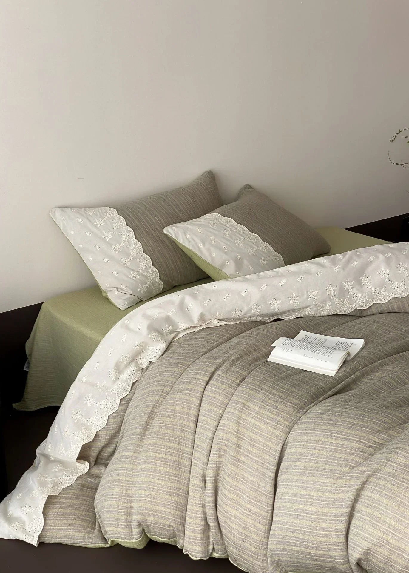 Florence Lace Double Gauze Striped Bedding Set / Beige Brown Ever Lasting