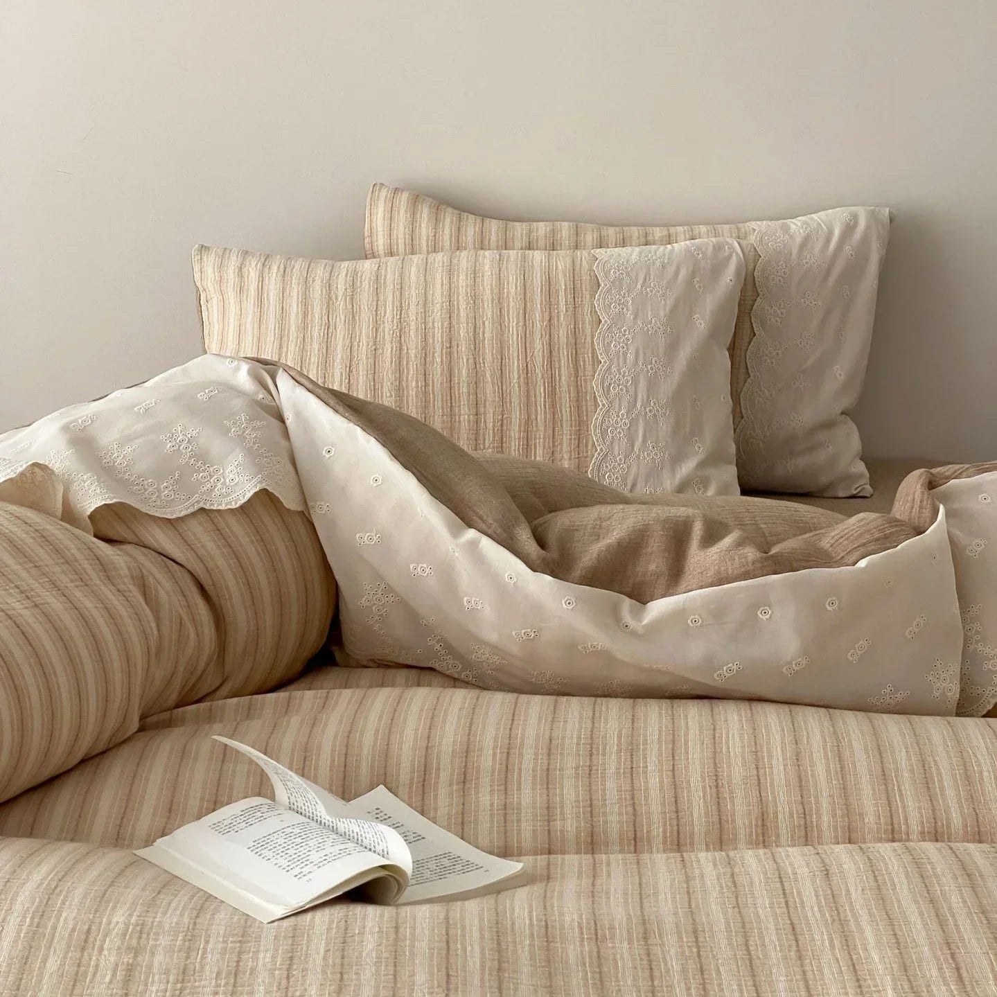 Florence Lace Double Gauze Striped Bedding Set / Beige Brown Ever Lasting