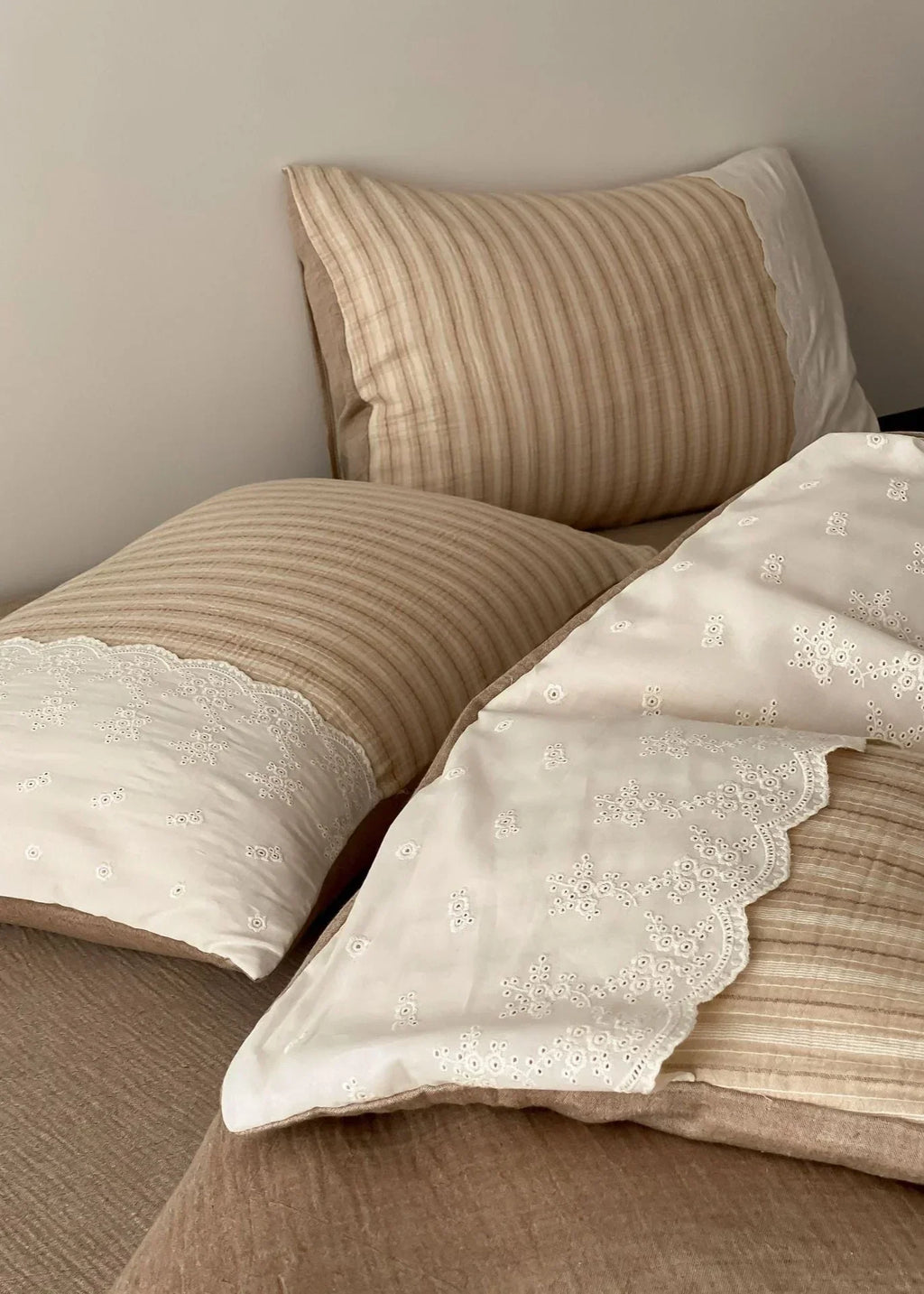 Florence Lace Double Gauze Striped Bedding Set / Beige Brown Ever Lasting