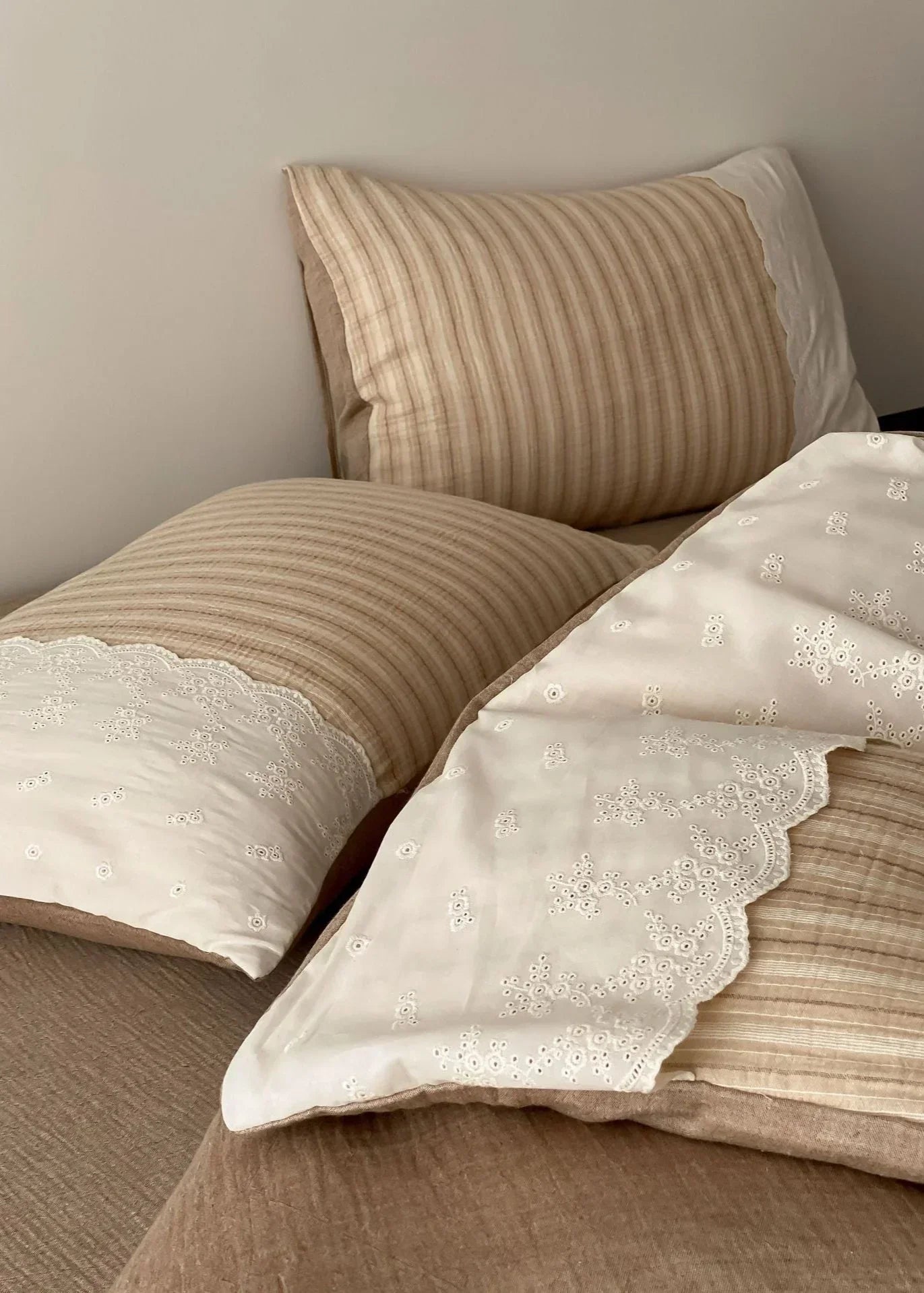Florence Lace Double Gauze Striped Bedding Set / Beige Brown Ever Lasting