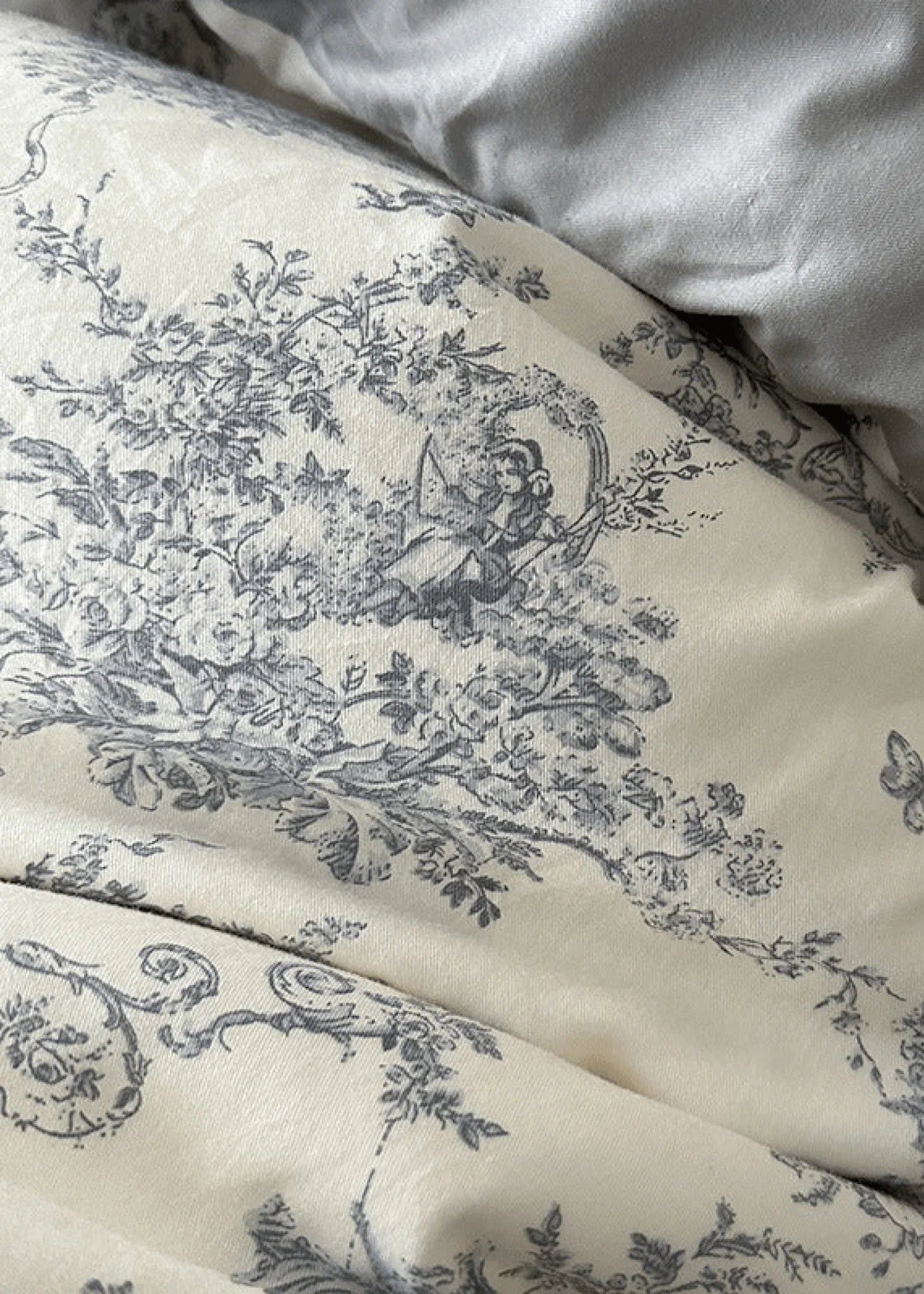 French Ruffle Floral Bedding Set / Gray Ever Lasting