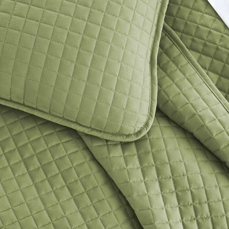 Full/Queen Lightweight Sage Ultra Soft 3-Piece Microfiber Quilt Set