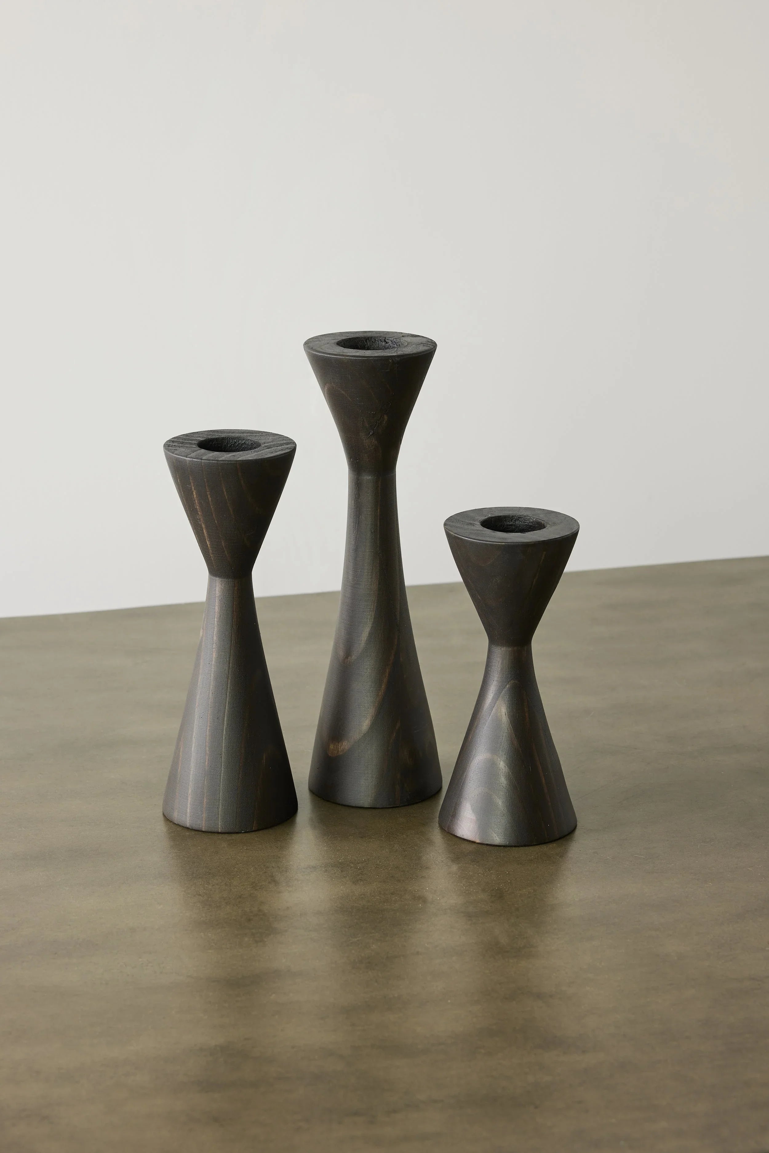 Wooden candle holder in white, black, and natural tones, with tealight geo pattern - House of Avana