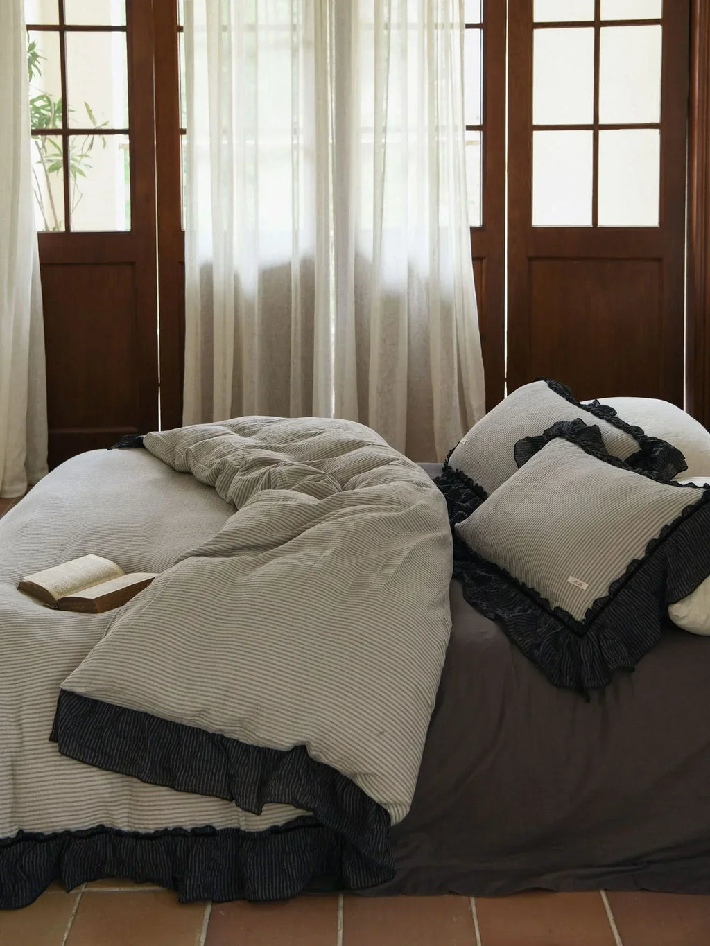 Gingham Floral Ruffle Bedding Set / Blue White Ever Lasting