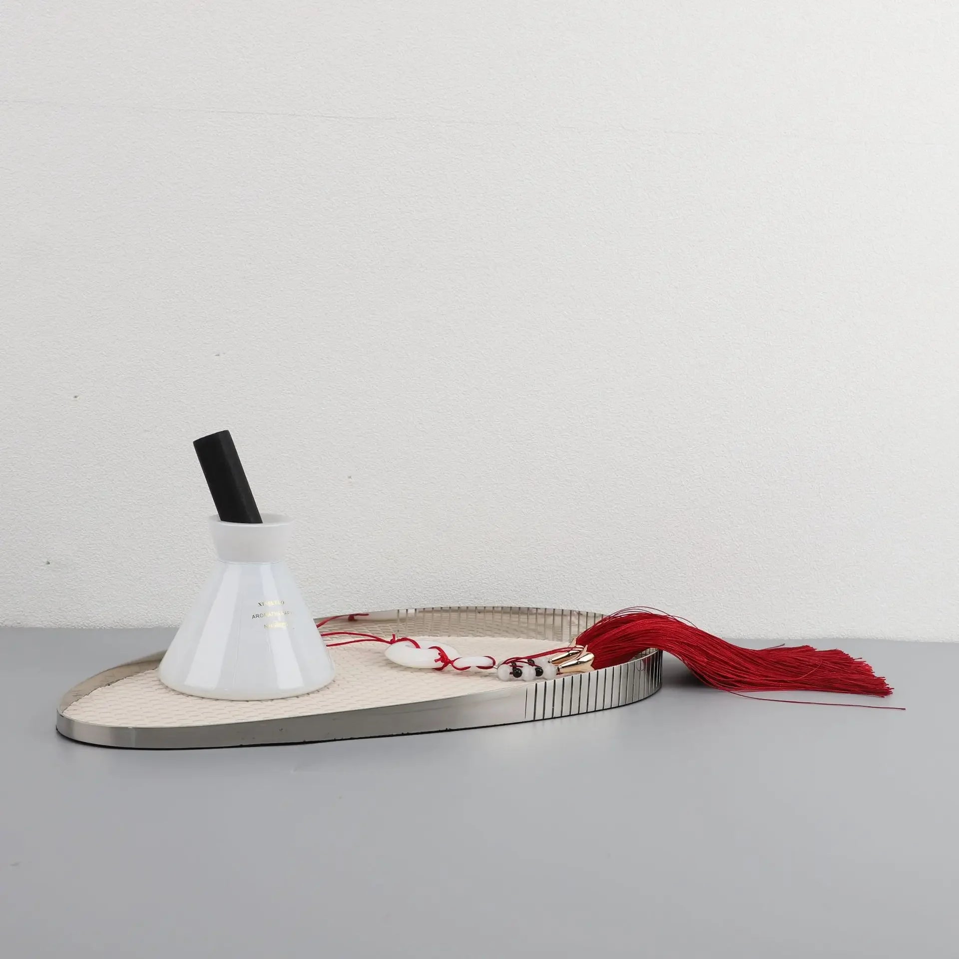 Retro Figure Ornament - Simple Metal Frame Gold, close-up view - House Of Avana