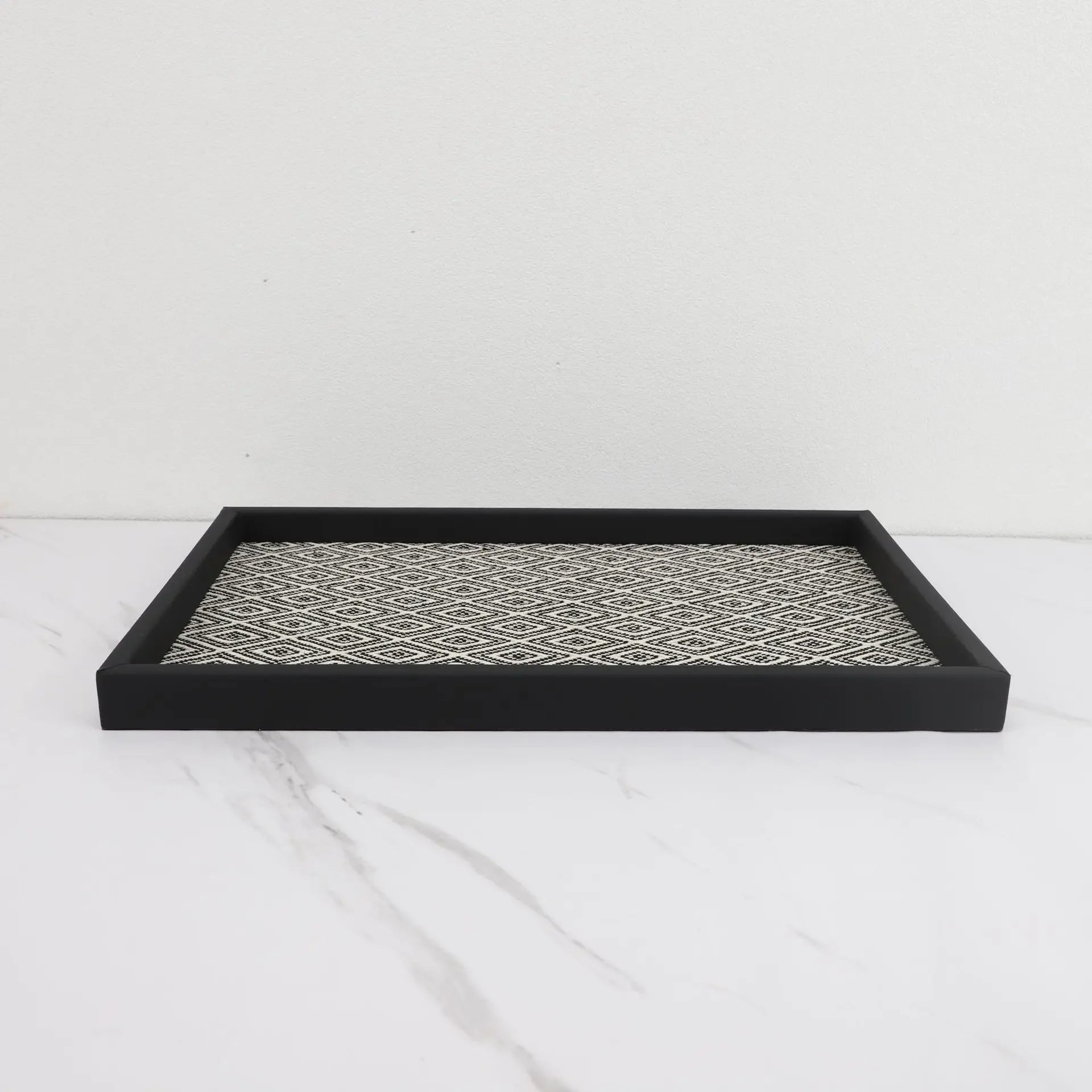 Retro Figure Ornament - Simple Metal Frame Gold, texture detail - House Of Avana