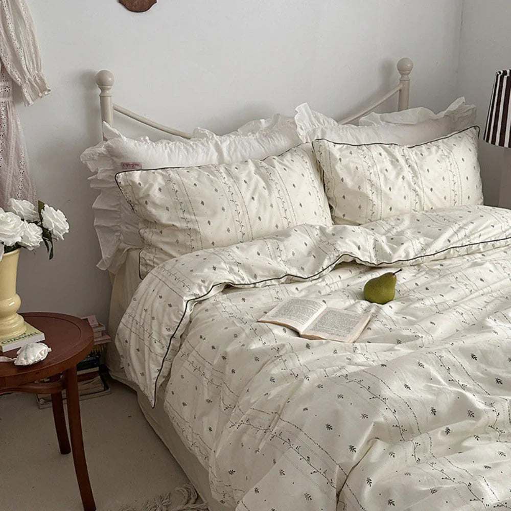 Hannah Vintage Floral Braids Cotton Bedding Set / White Ever Lasting