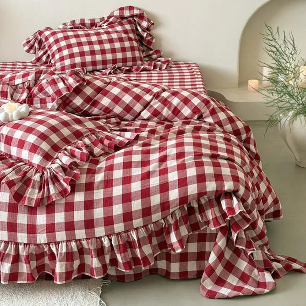 Hattie Gingham Ruffle Bedding Set / Red Ever Lasting