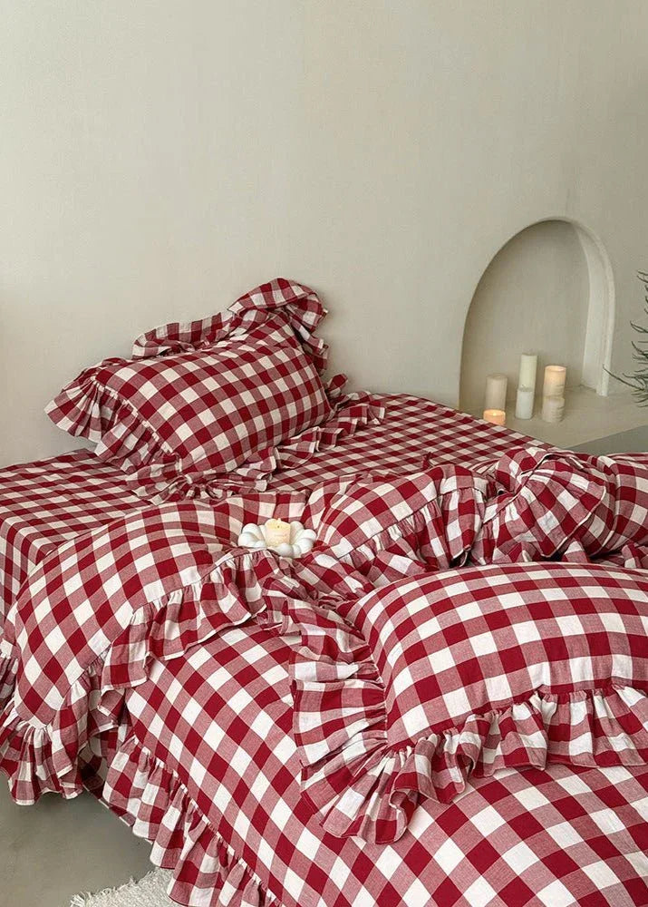 Hattie Gingham Ruffle Bedding Set / Red Ever Lasting
