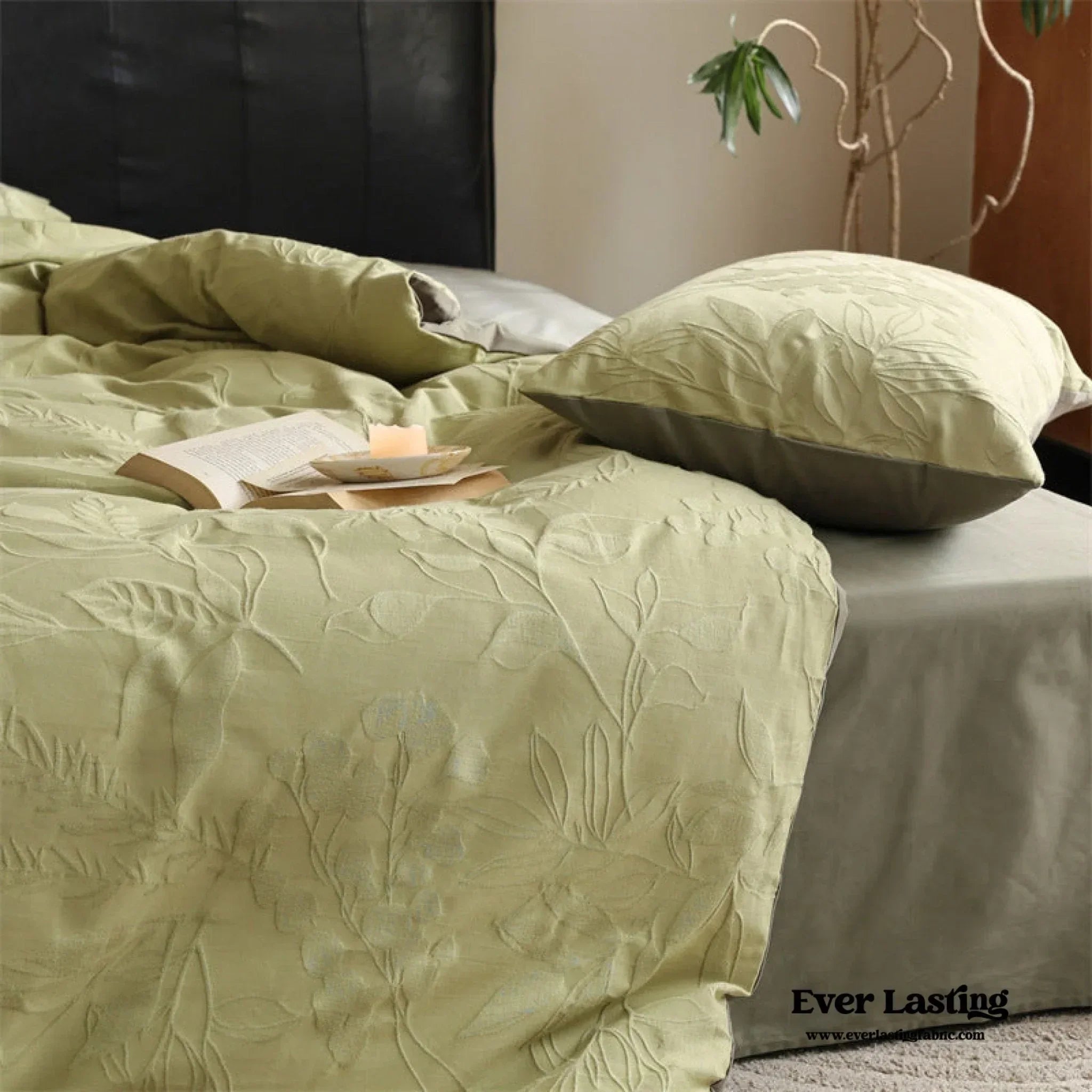 Hidden Garden Jacquard Floral Bedding Set / Moss Green Ever Lasting