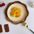 High-End Wooden Trays, Plum Blossom-Shaped Acacia Wood Trays, Creative Breakfast Trays, Suitable for Holding Cheese, Bread, Desserts, And Coffee, Perfect for Use in Kitchens, Restaurants, Parties, And Wedding Venues