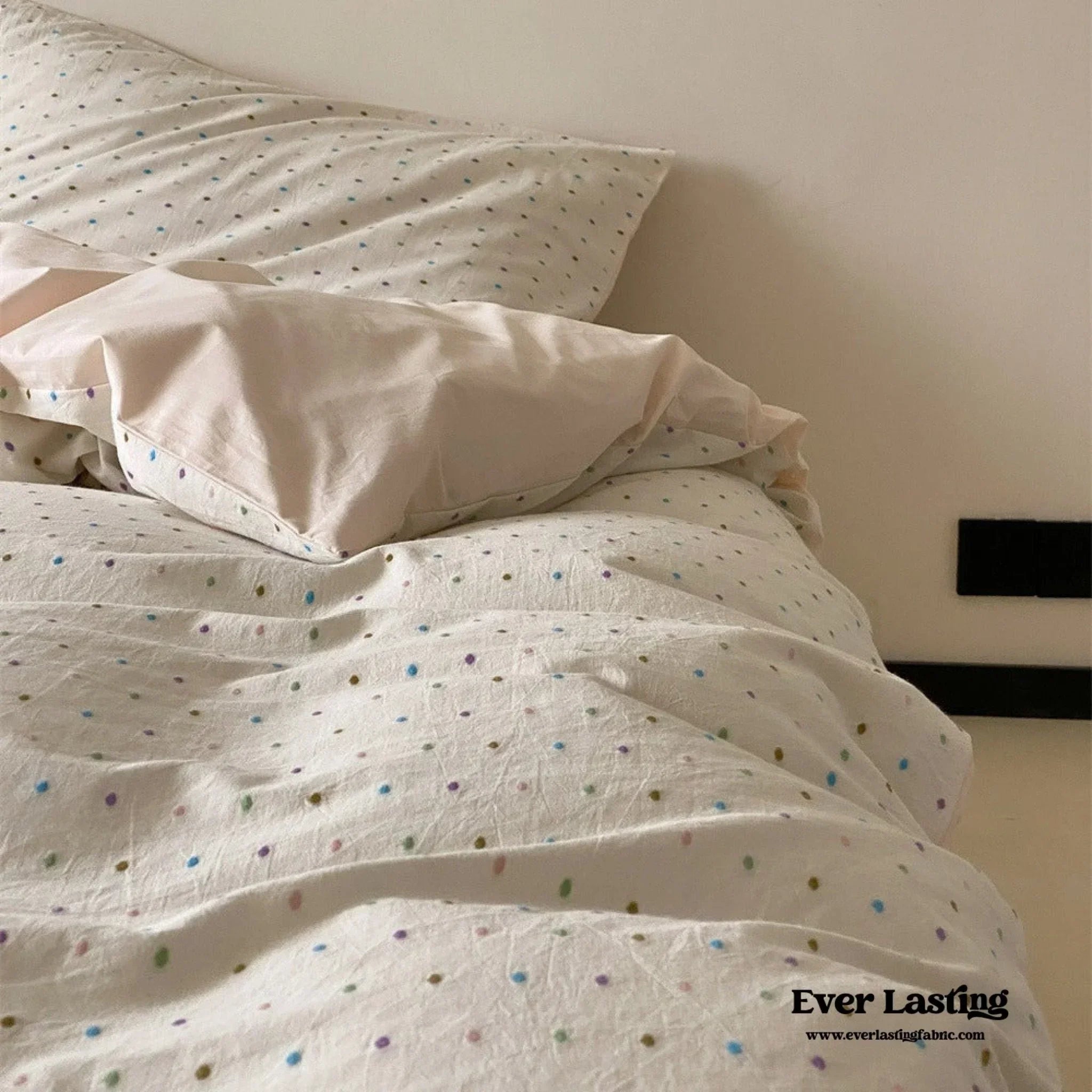Iris Polka Dot Jacquard Bedding Set Ever Lasting