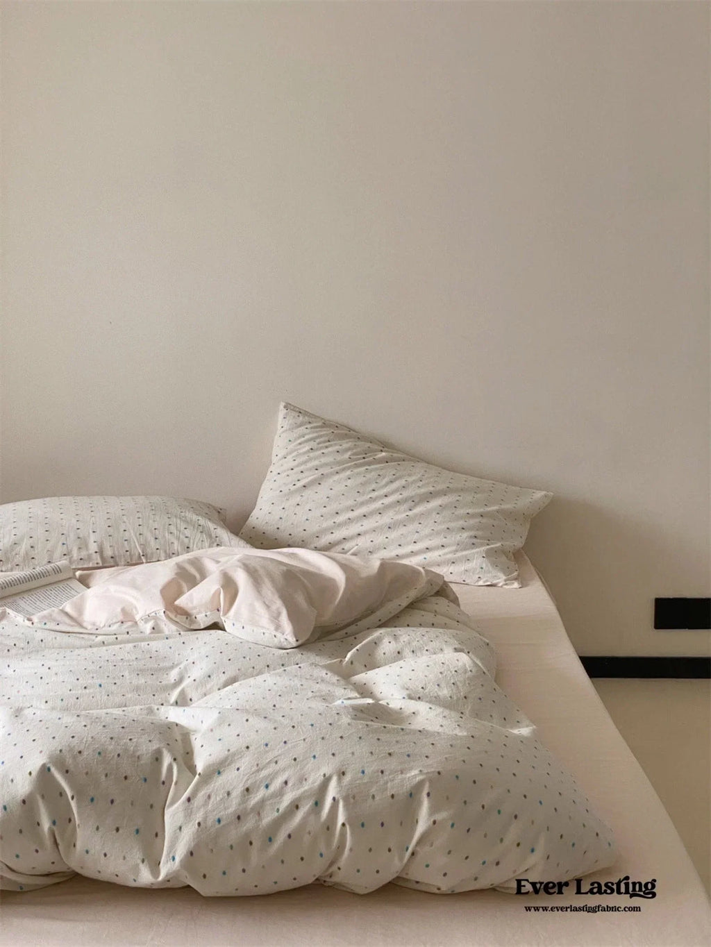 Iris Polka Dot Jacquard Bedding Set Ever Lasting