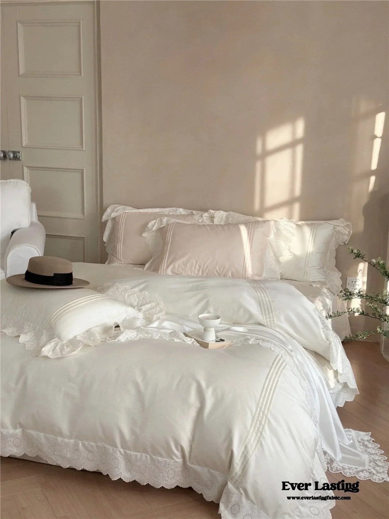 Isabelle Silky Cottage Ruffled Bedding Set / Pink Ever Lasting
