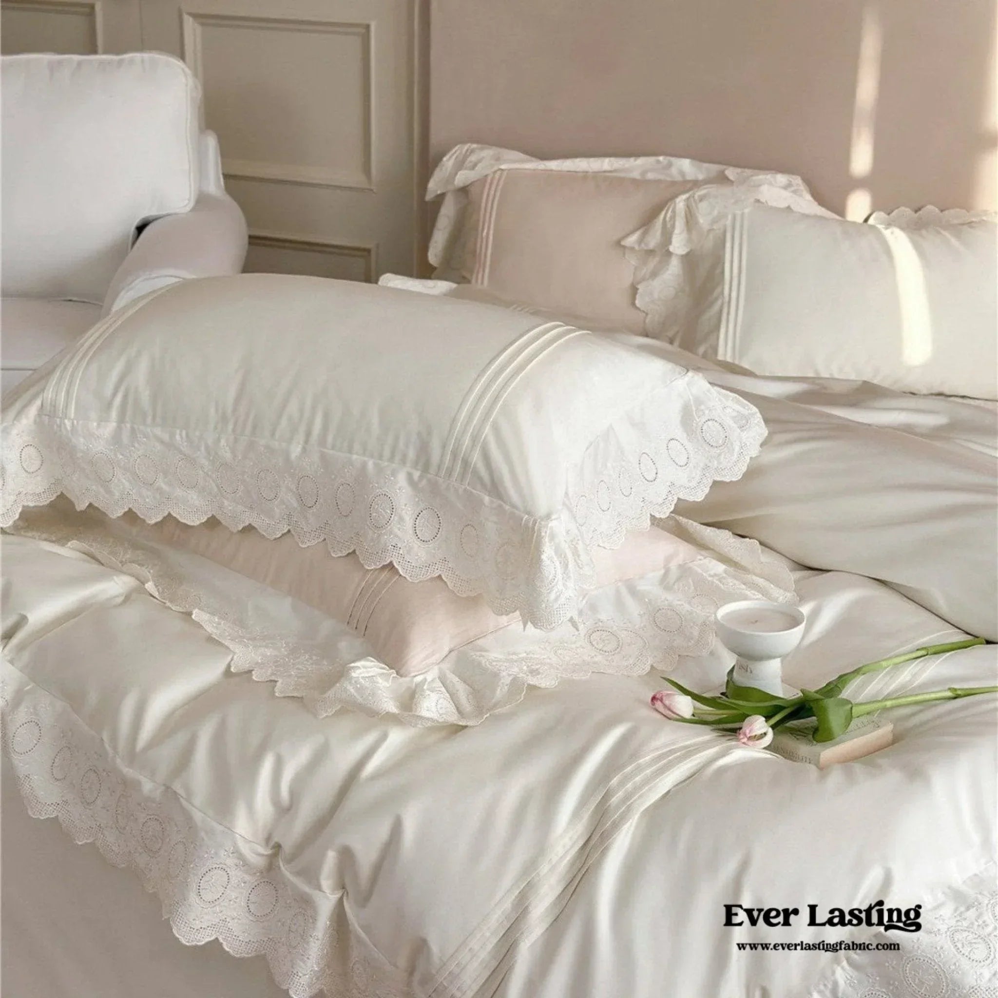 Isabelle Silky Cottage Ruffled Bedding Set / White Ever Lasting