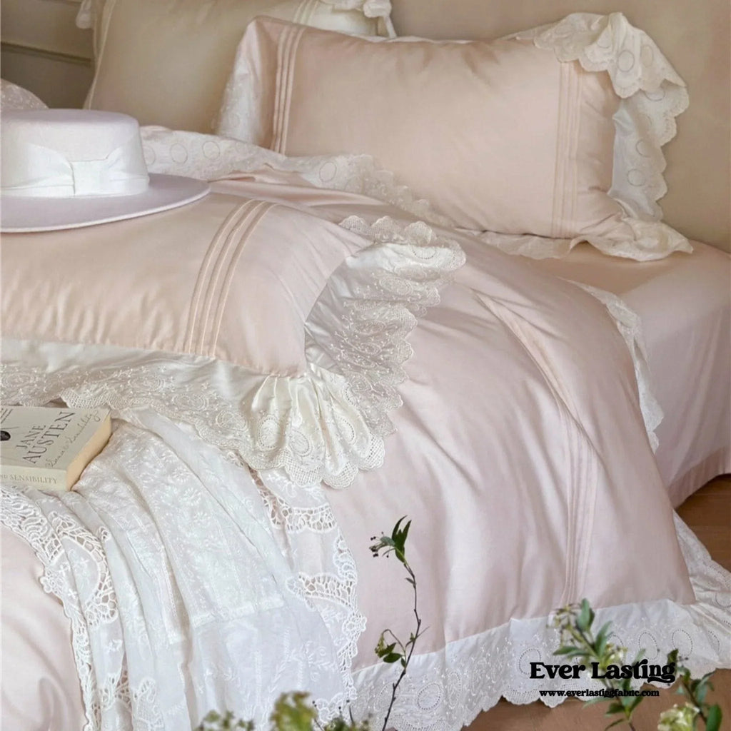 Isabelle Silky Cottage Ruffled Bedding Set / White Ever Lasting
