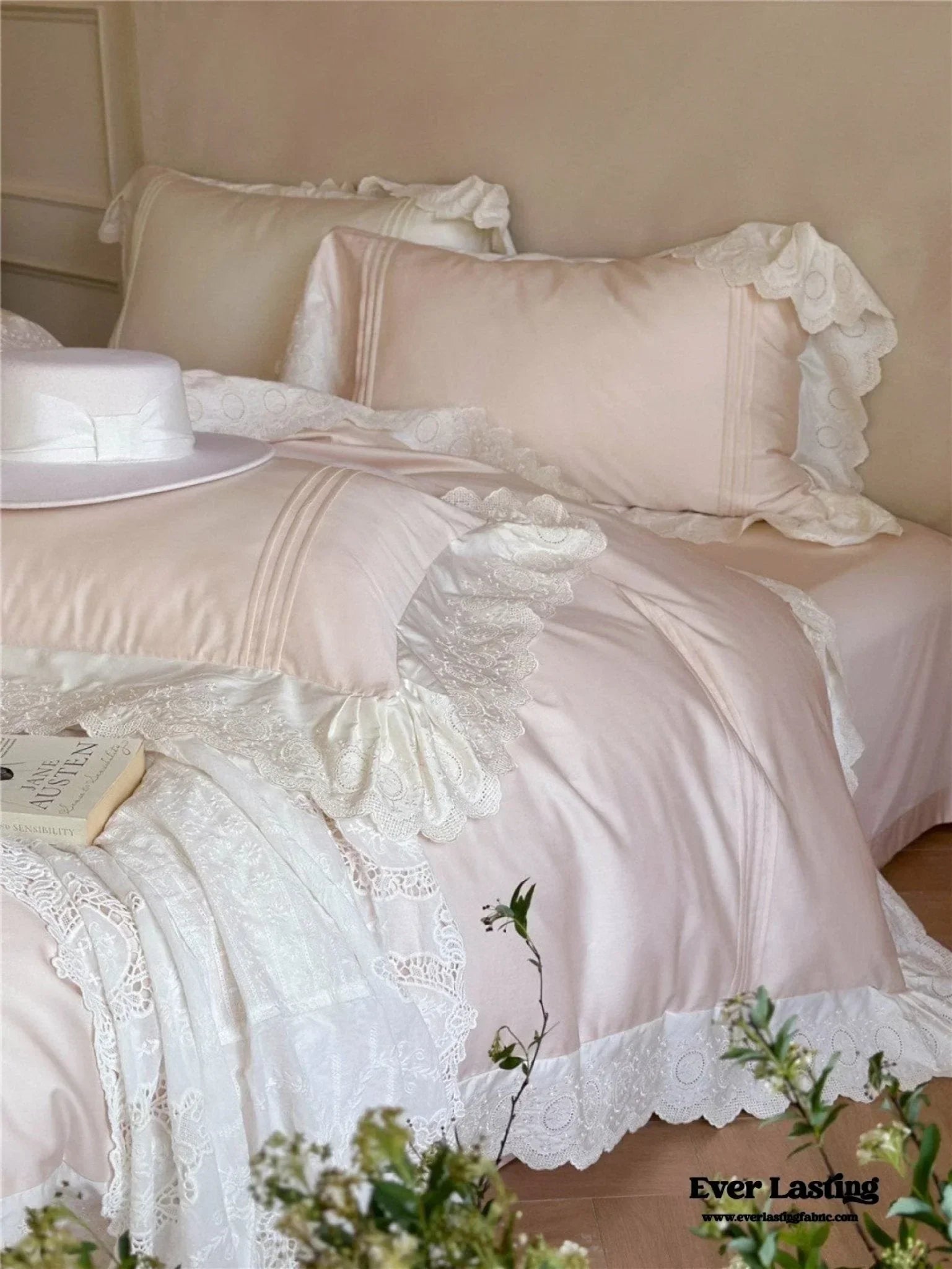 Isabelle Silky Cottage Ruffled Bedding Set / White Ever Lasting