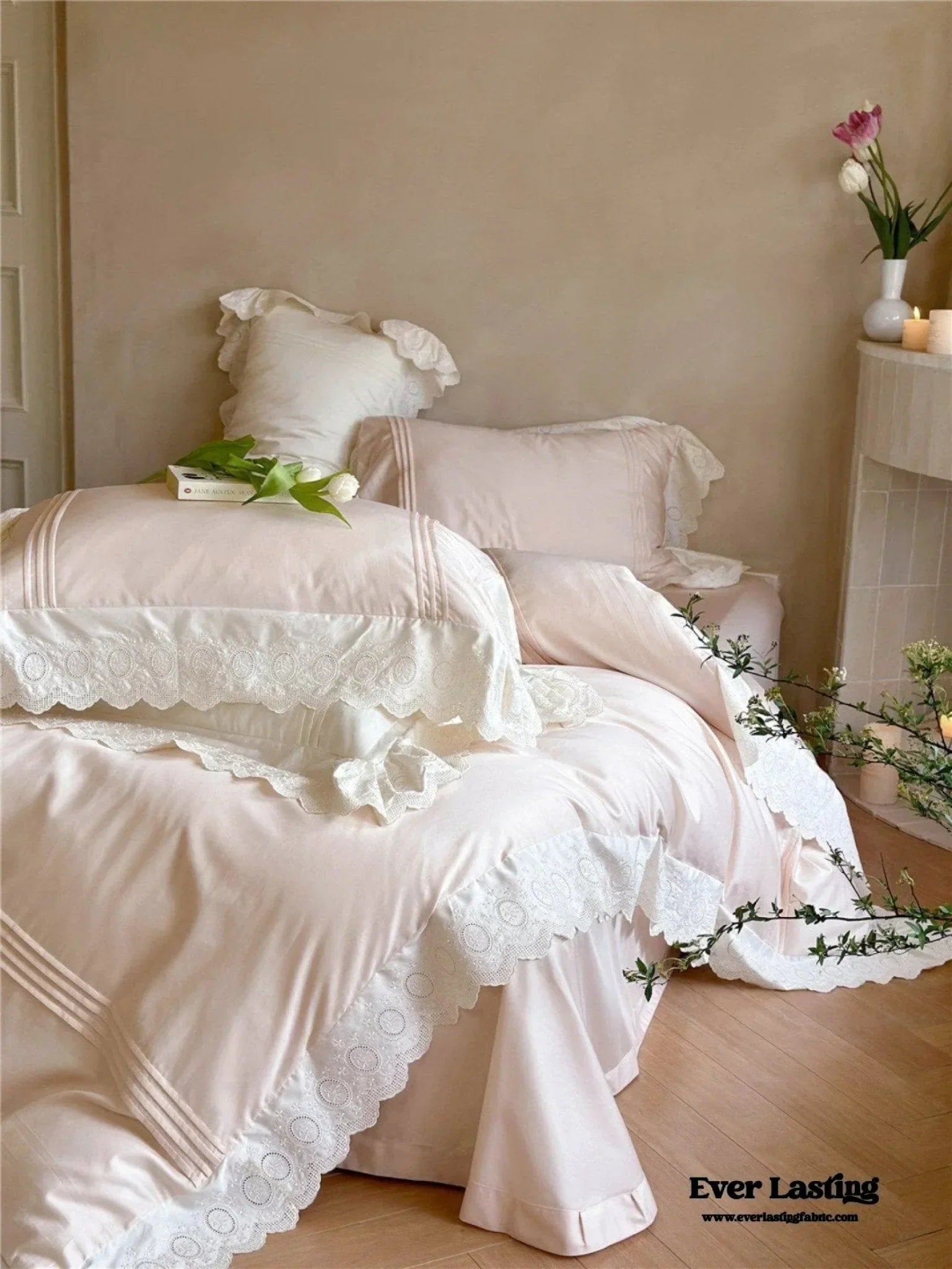 Isabelle Silky Cottage Ruffled Bedding Set / White Ever Lasting