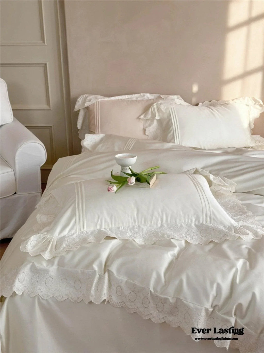 Isabelle Silky Cottage Ruffled Bedding Set / White Ever Lasting