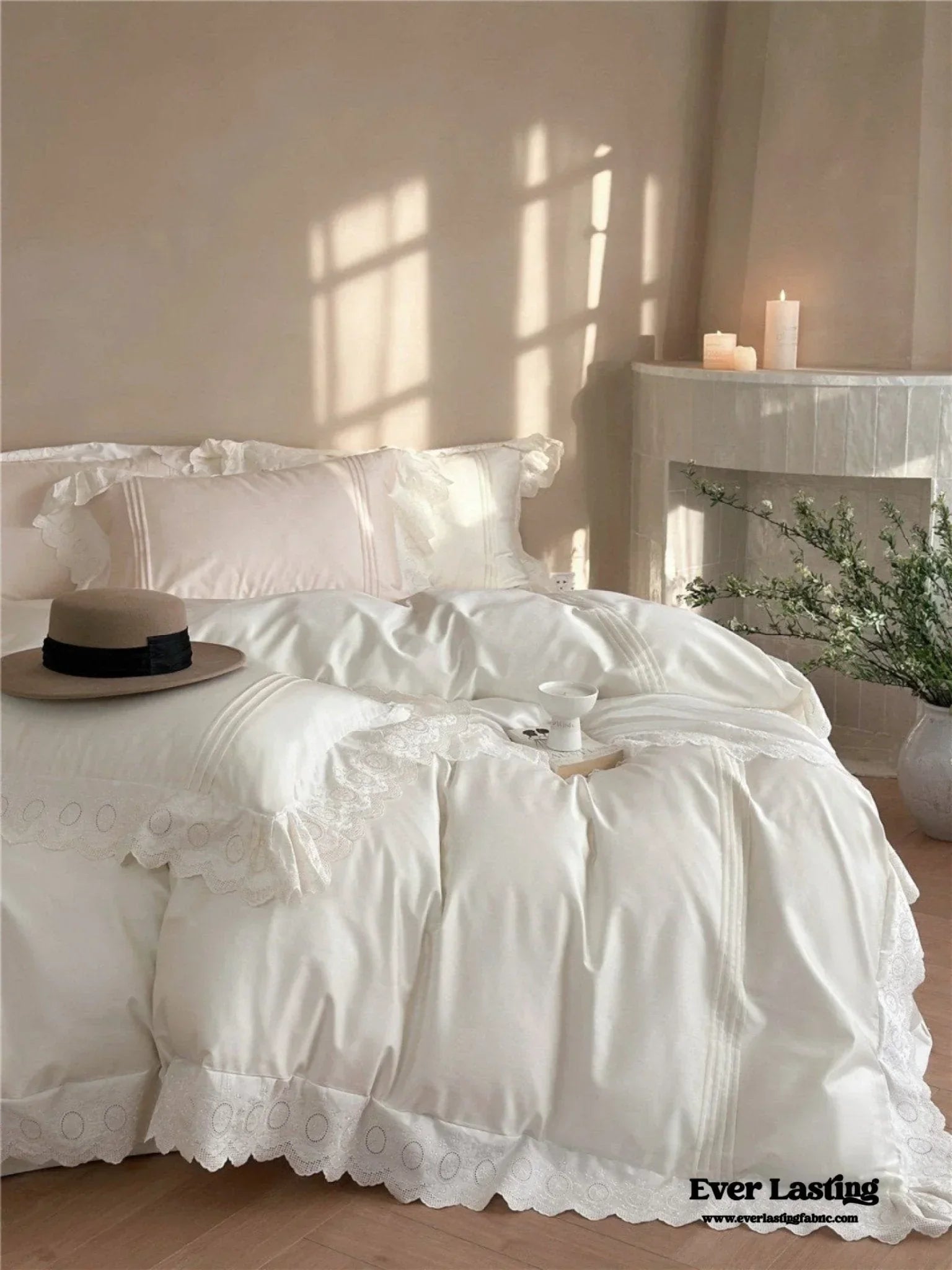 Isabelle Silky Cottage Ruffled Bedding Set / White Ever Lasting