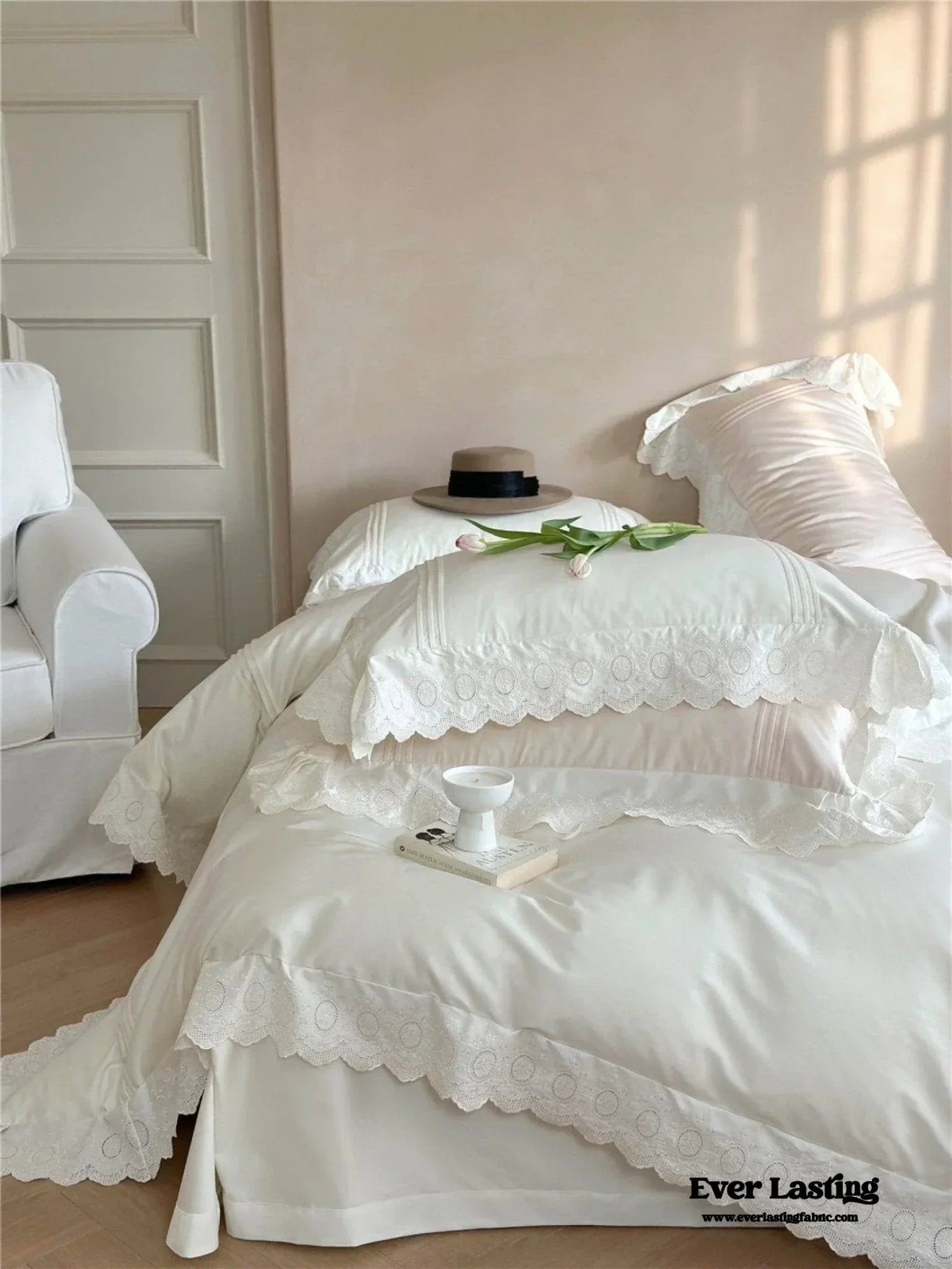 Isabelle Silky Cottage Ruffled Bedding Set / White Ever Lasting