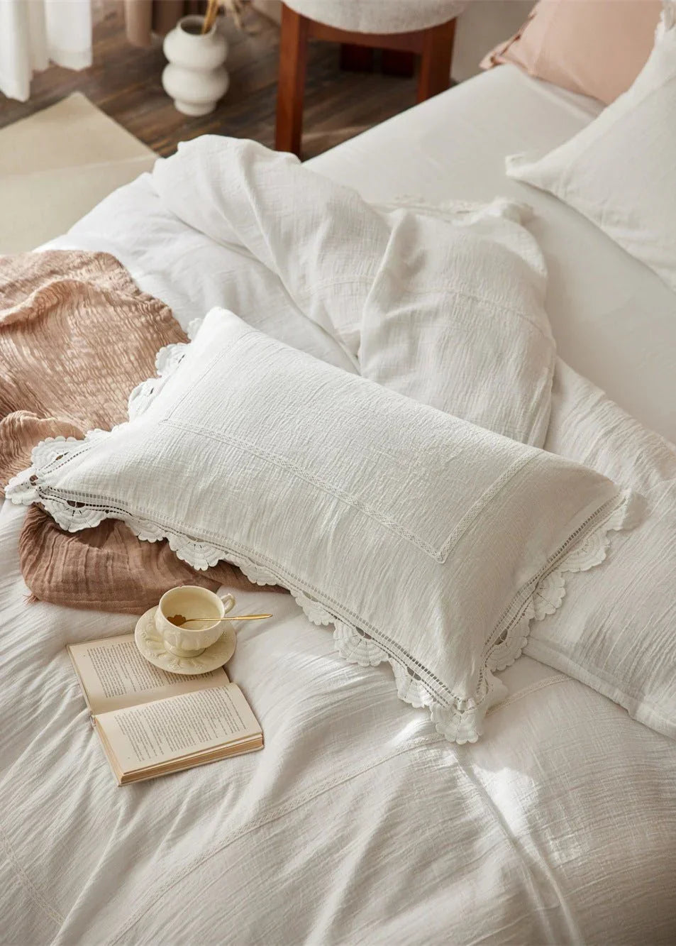 Isadora Lace Ruffle Double Gauze Bedding Set / Brown Ever Lasting