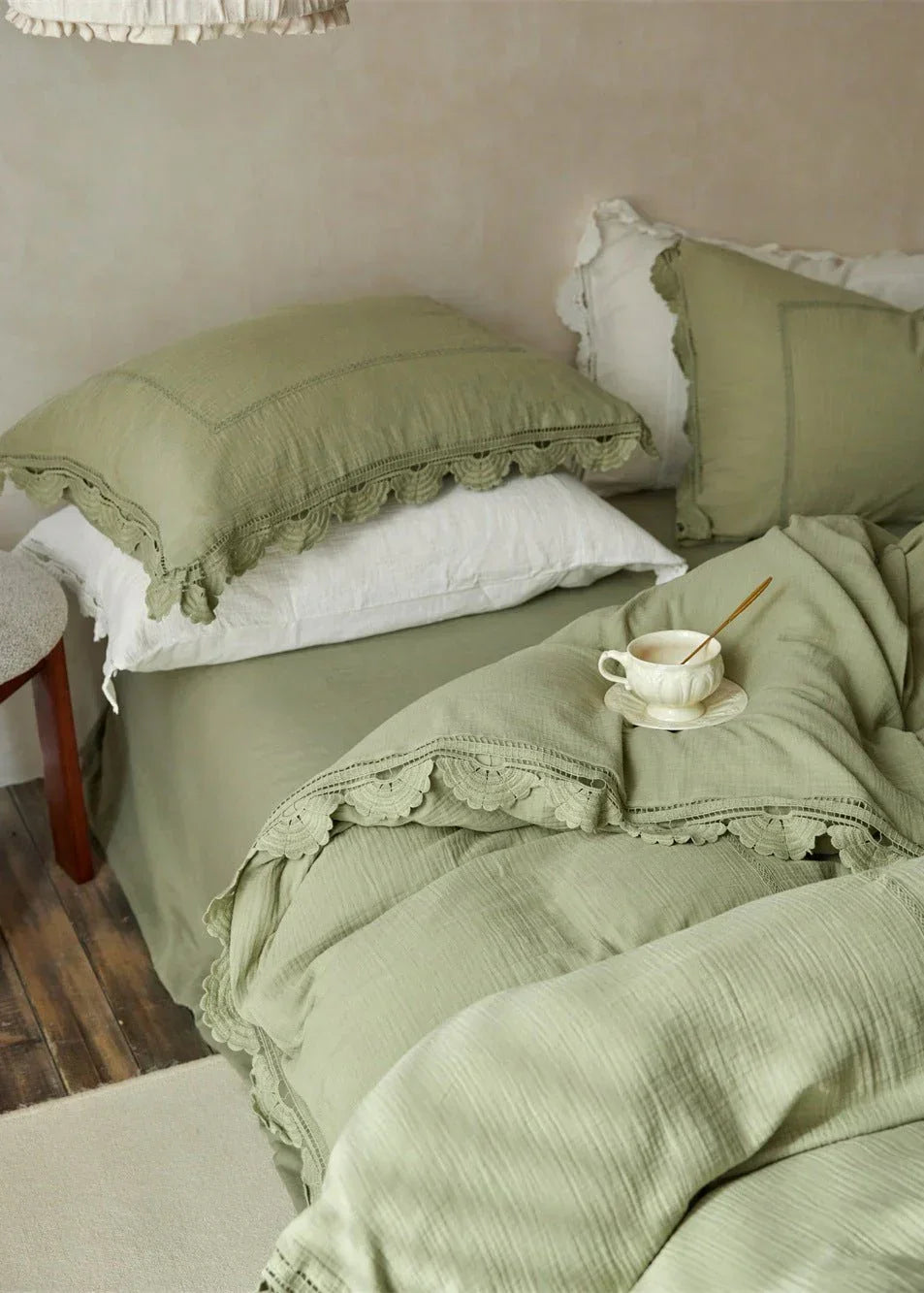 Isadora Lace Ruffle Double Gauze Bedding Set / Brown Ever Lasting