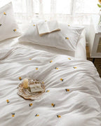 Isla White Floral Embroidered Bedding Set / Daisy Ever Lasting