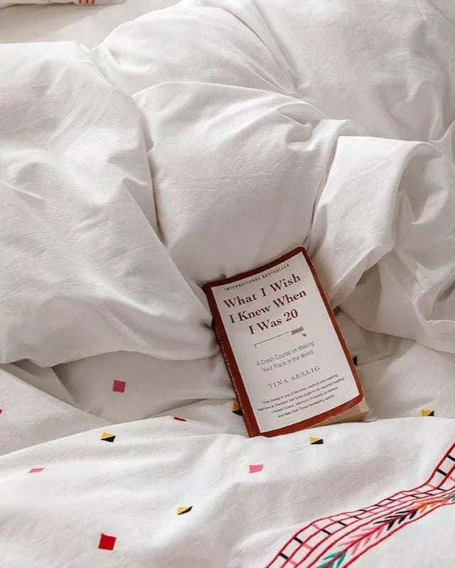 Isla White Floral Embroidered Bedding Set / Daisy Ever Lasting